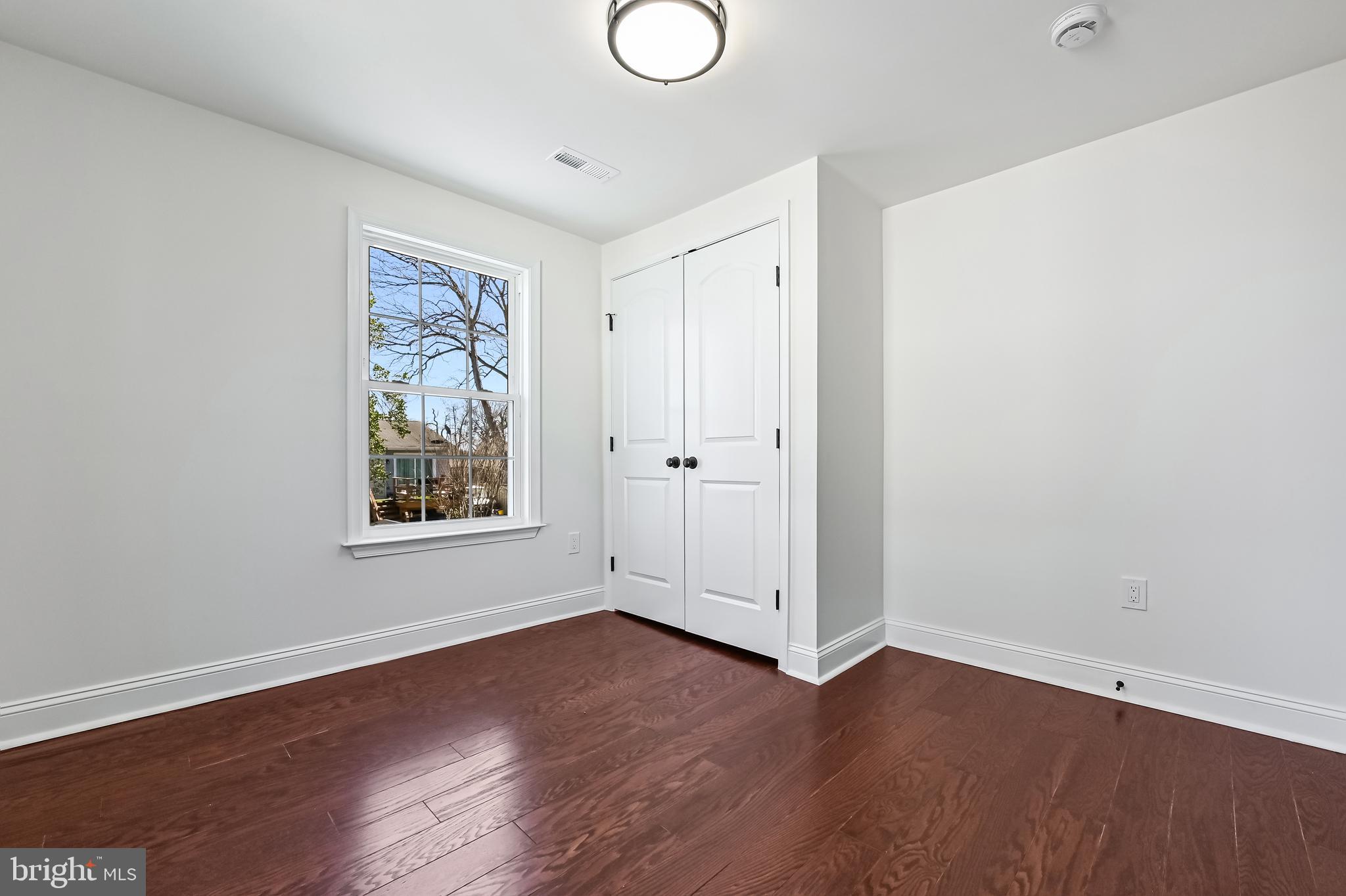 WOODLAND BEACH - Residential