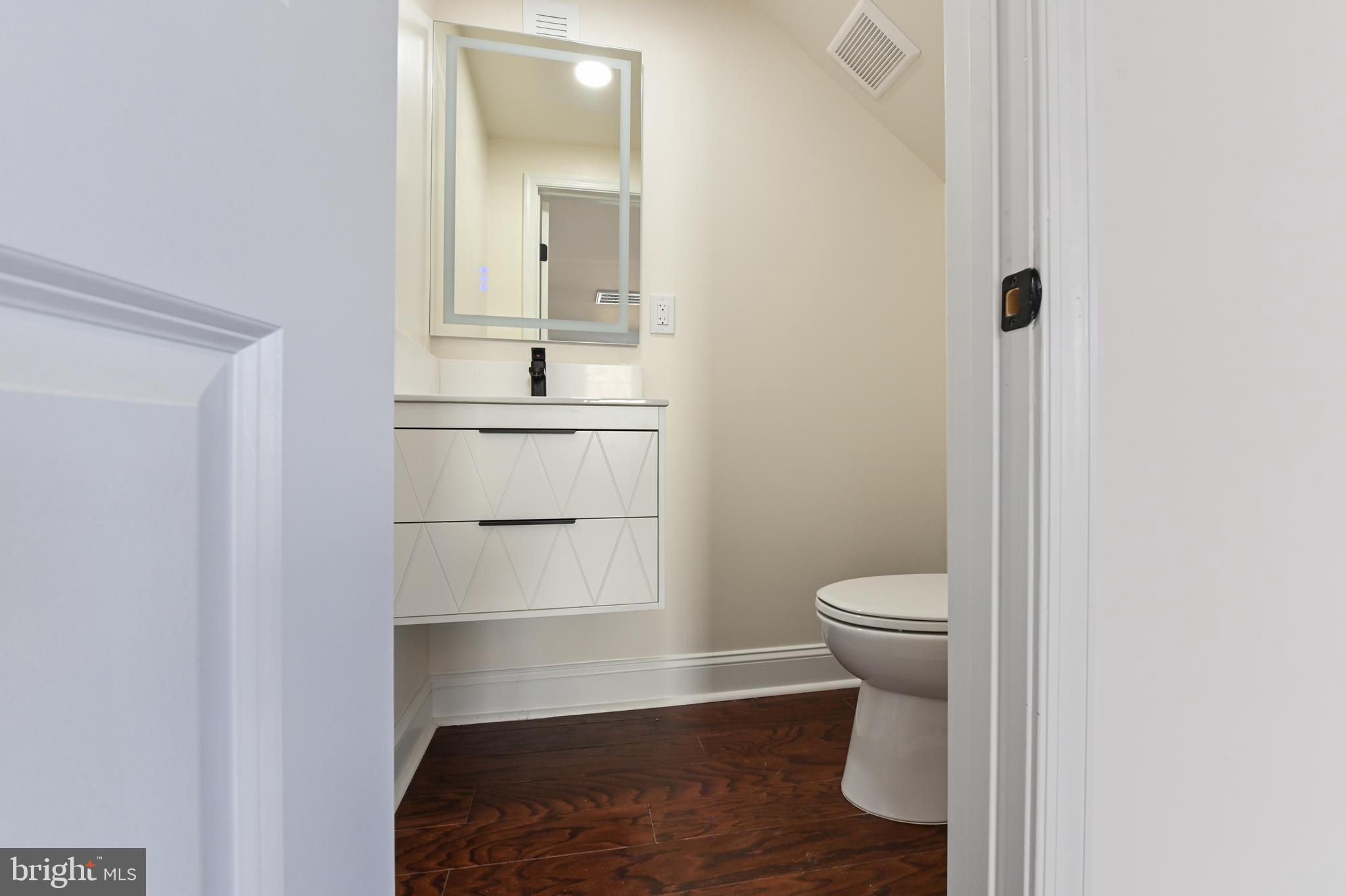 WOODLAND BEACH - Residential