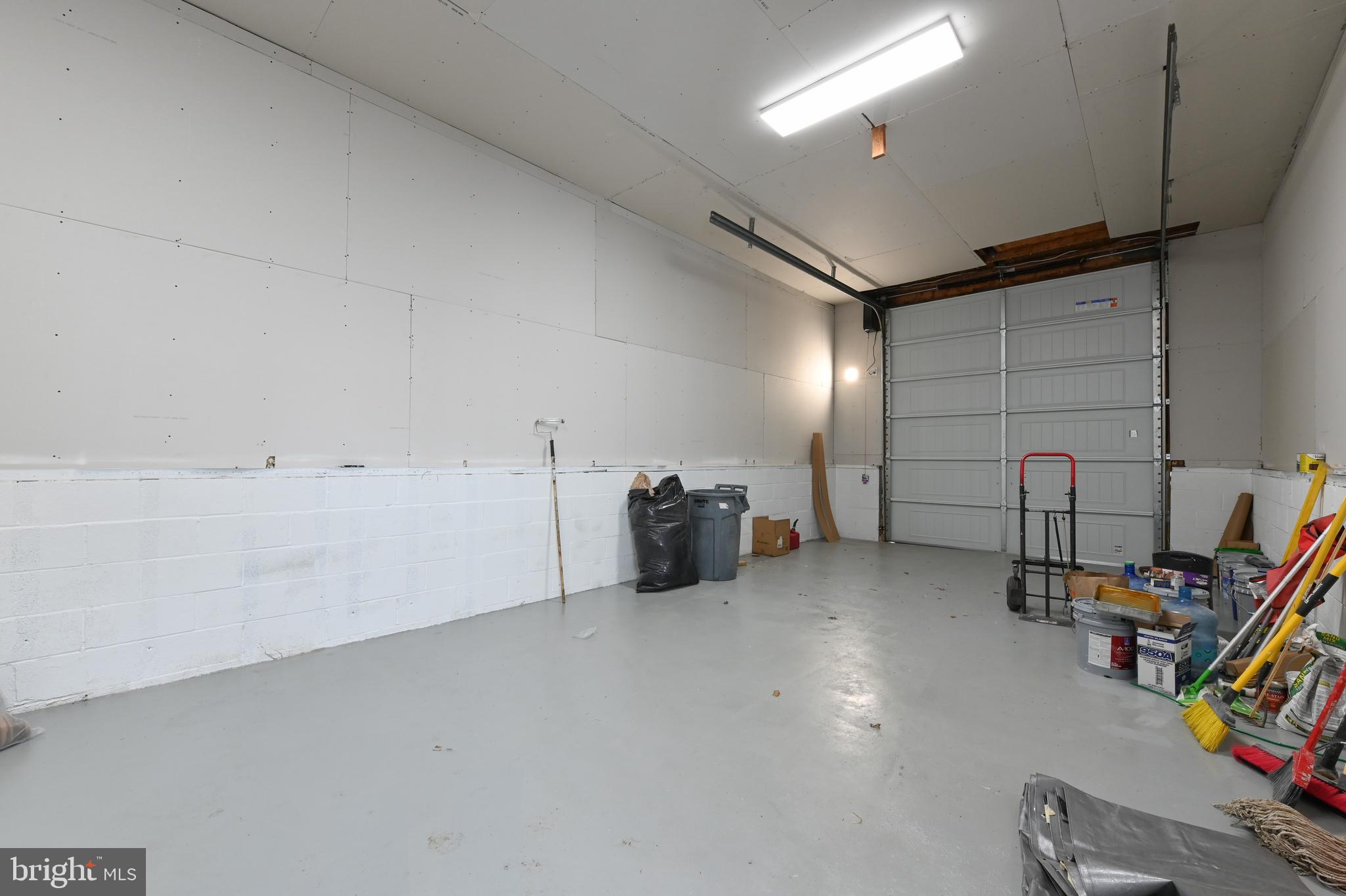 WOODLAND BEACH - Residential