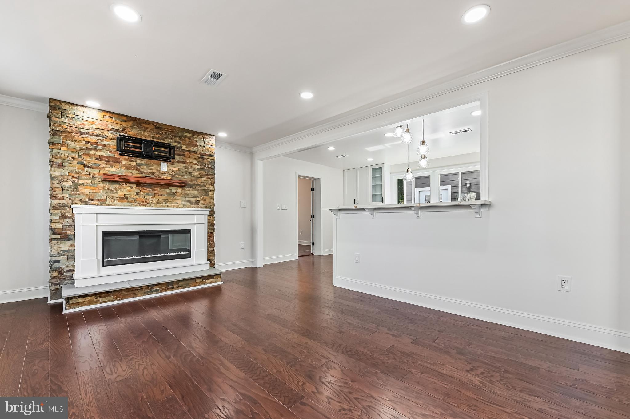 WOODLAND BEACH - Residential