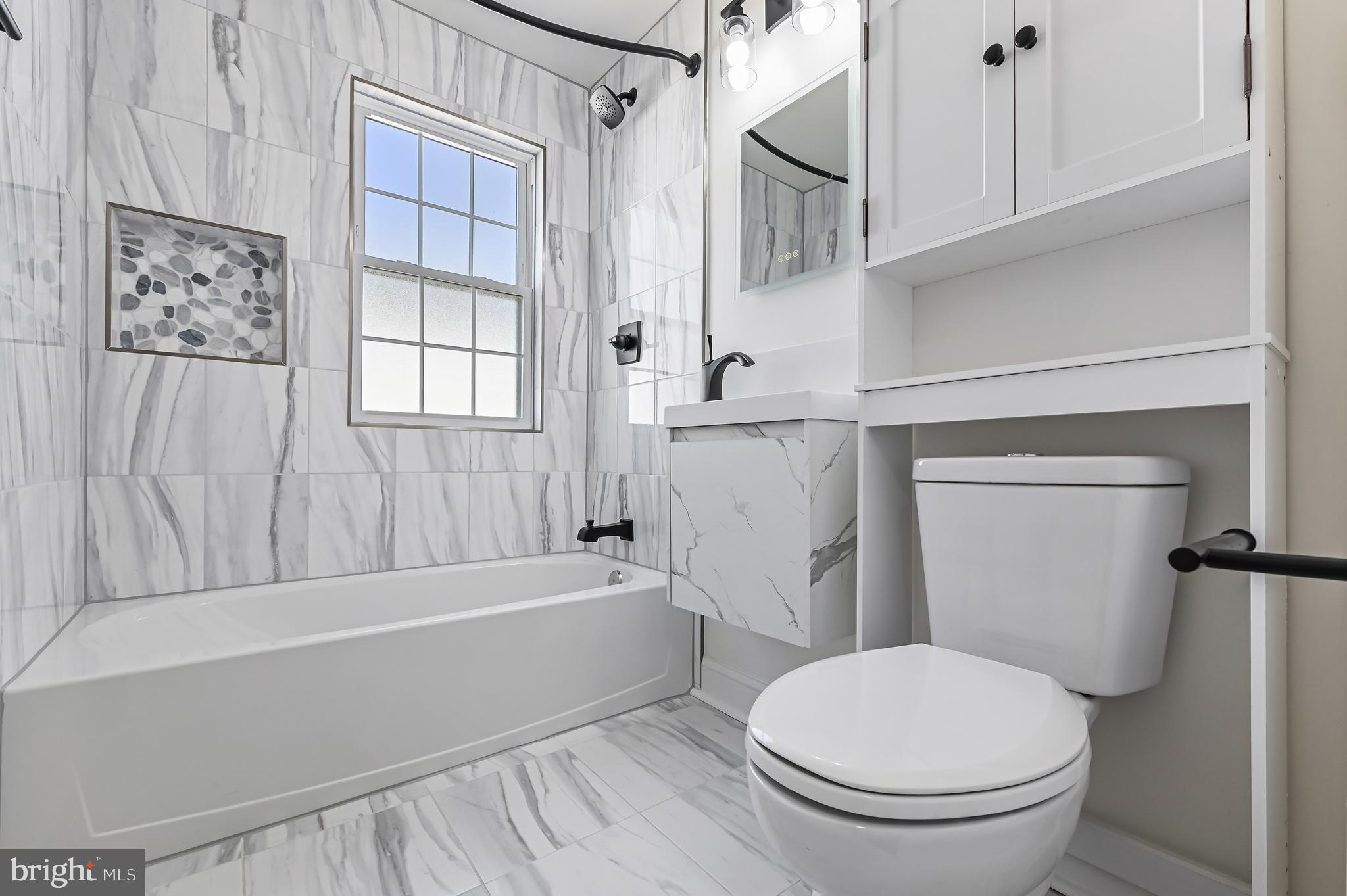 WOODLAND BEACH - Residential