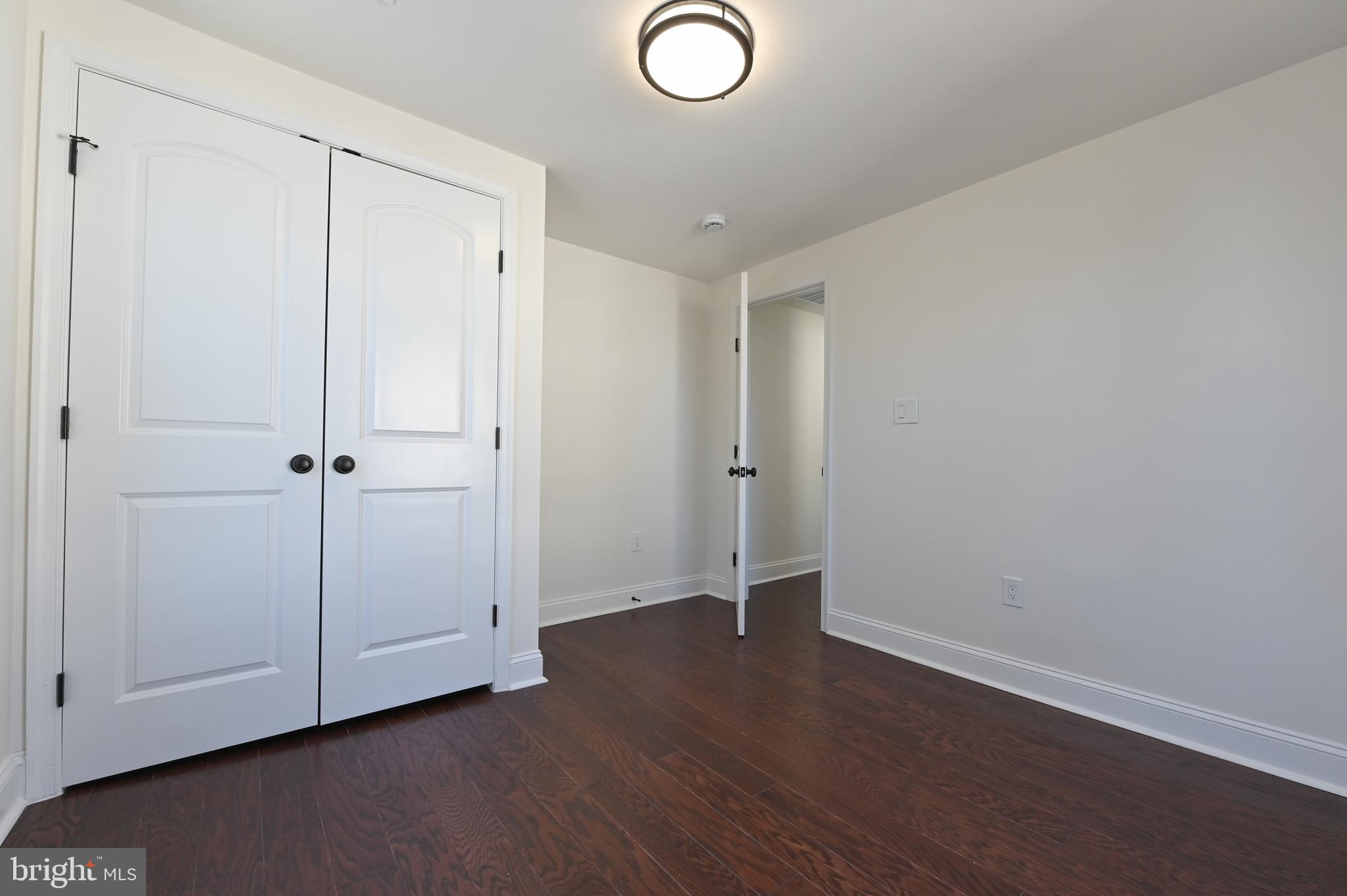 WOODLAND BEACH - Residential