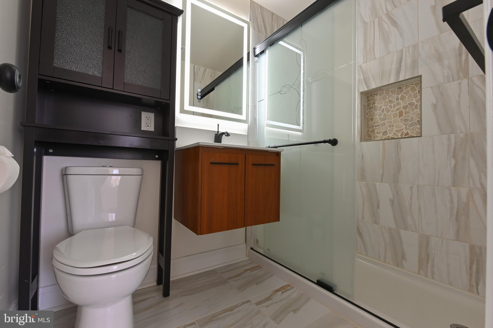 WOODLAND BEACH - Residential