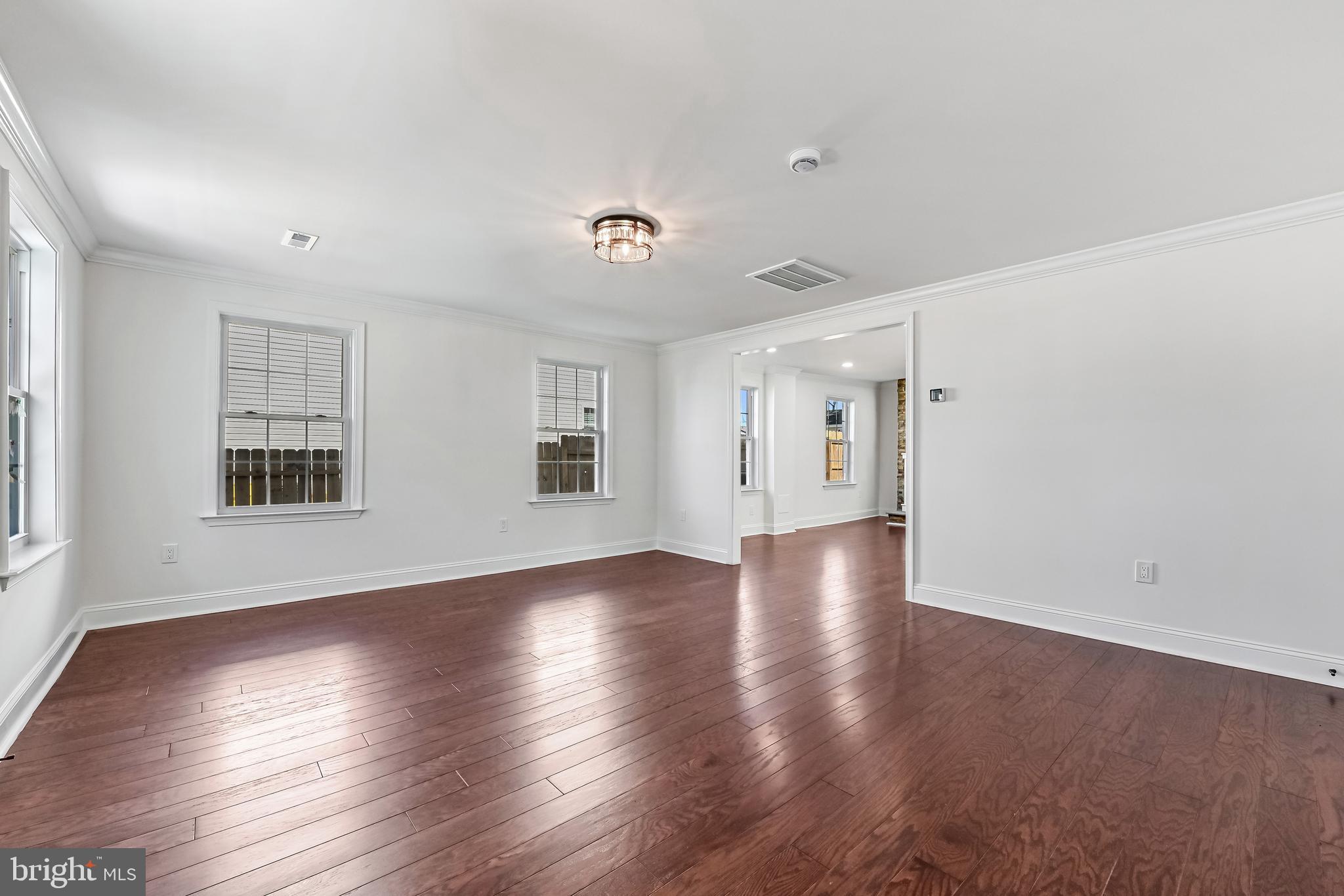 WOODLAND BEACH - Residential