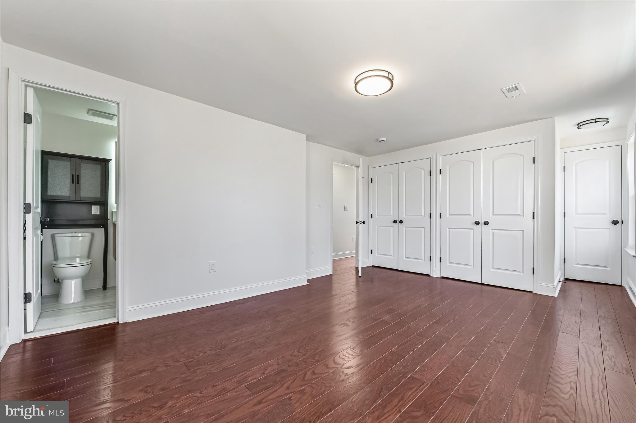 WOODLAND BEACH - Residential