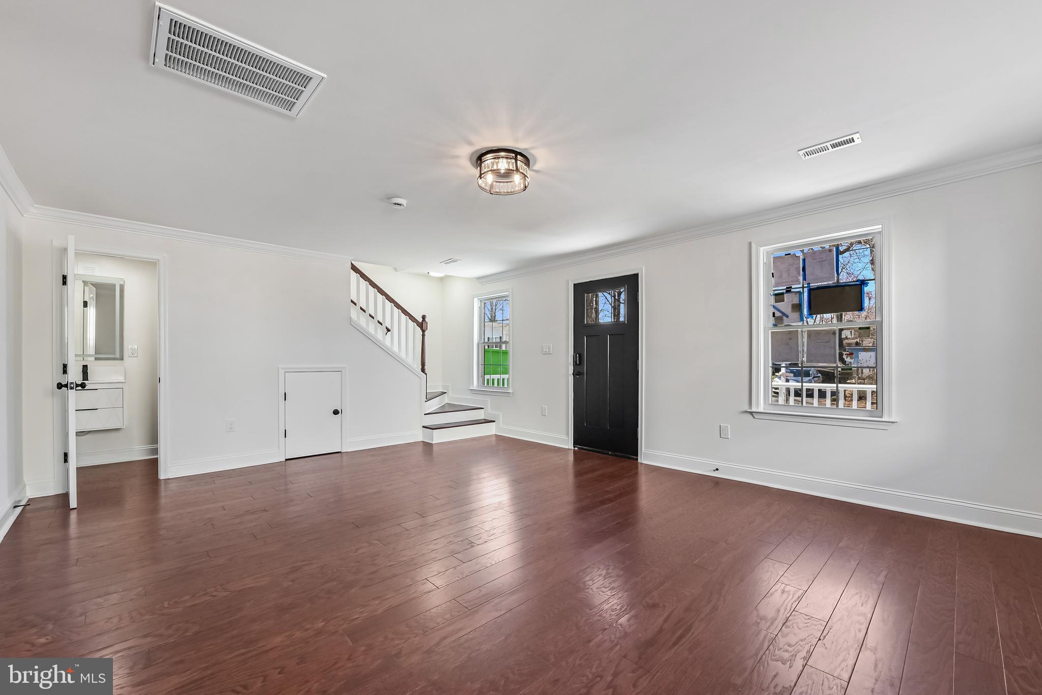 WOODLAND BEACH - Residential