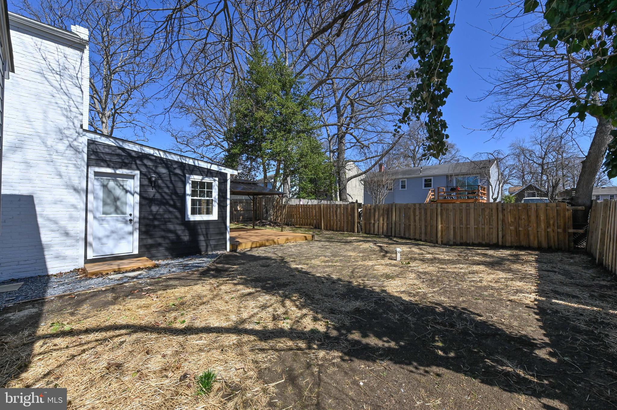 WOODLAND BEACH - Residential