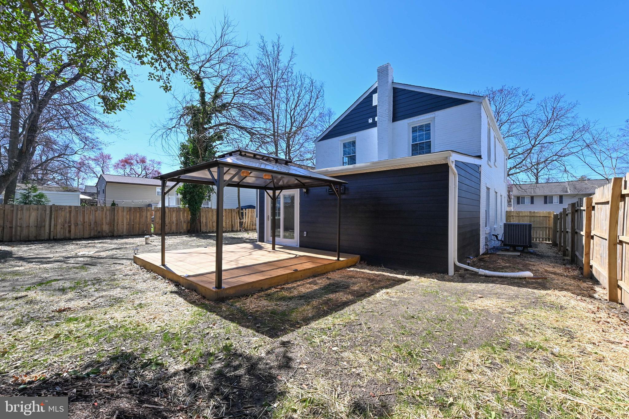 WOODLAND BEACH - Residential