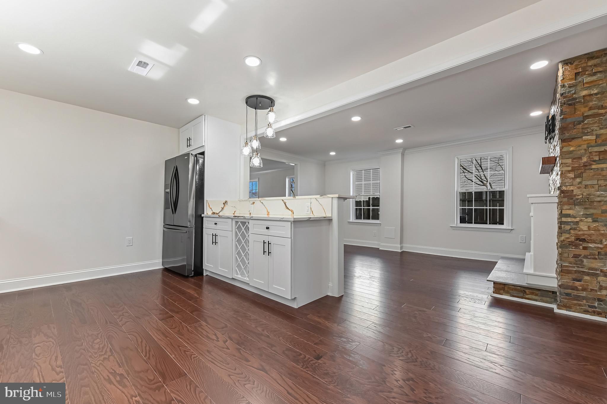 WOODLAND BEACH - Residential