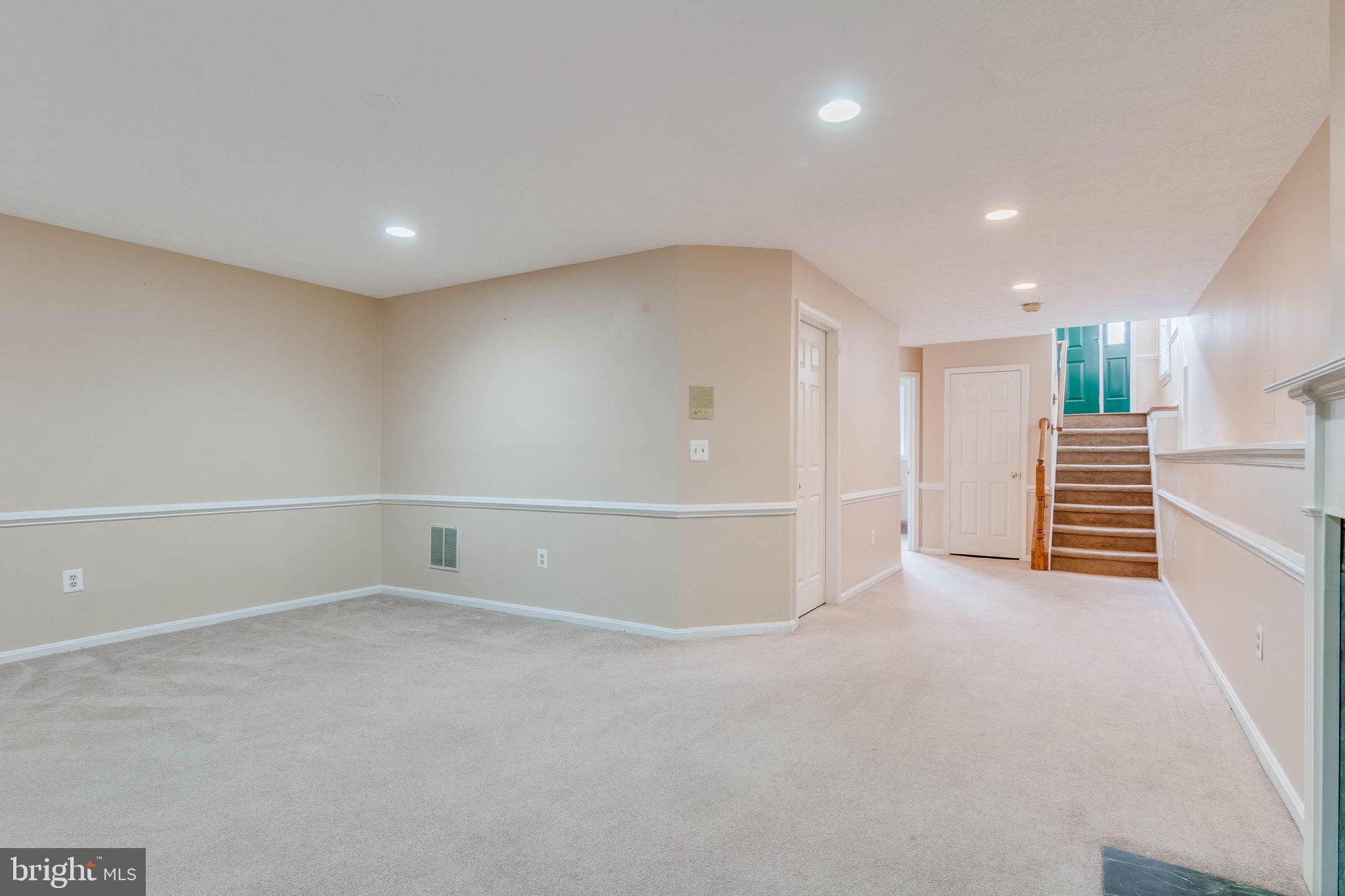 SEVEN OAKS - Residential Lease