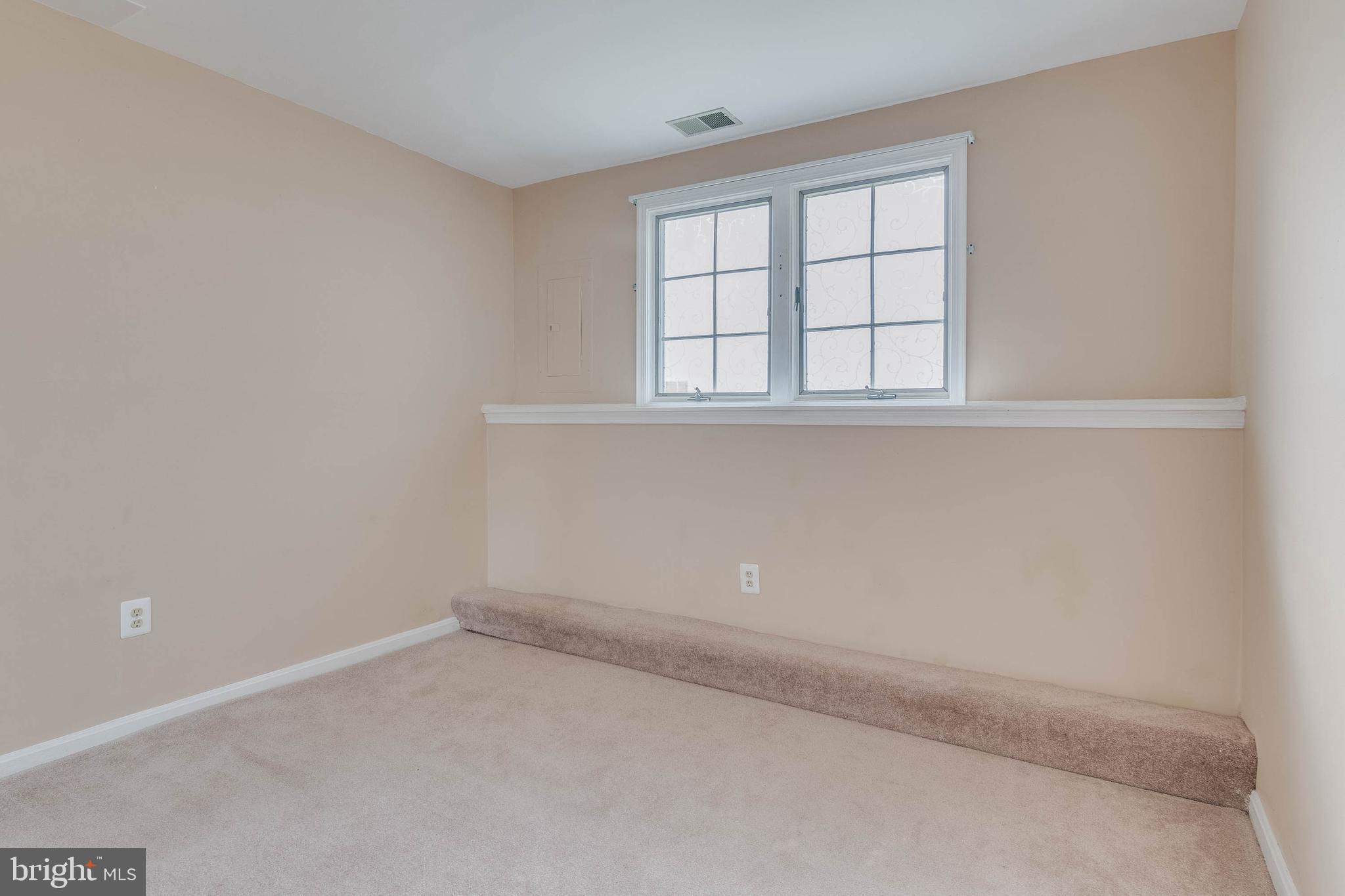 SEVEN OAKS - Residential Lease