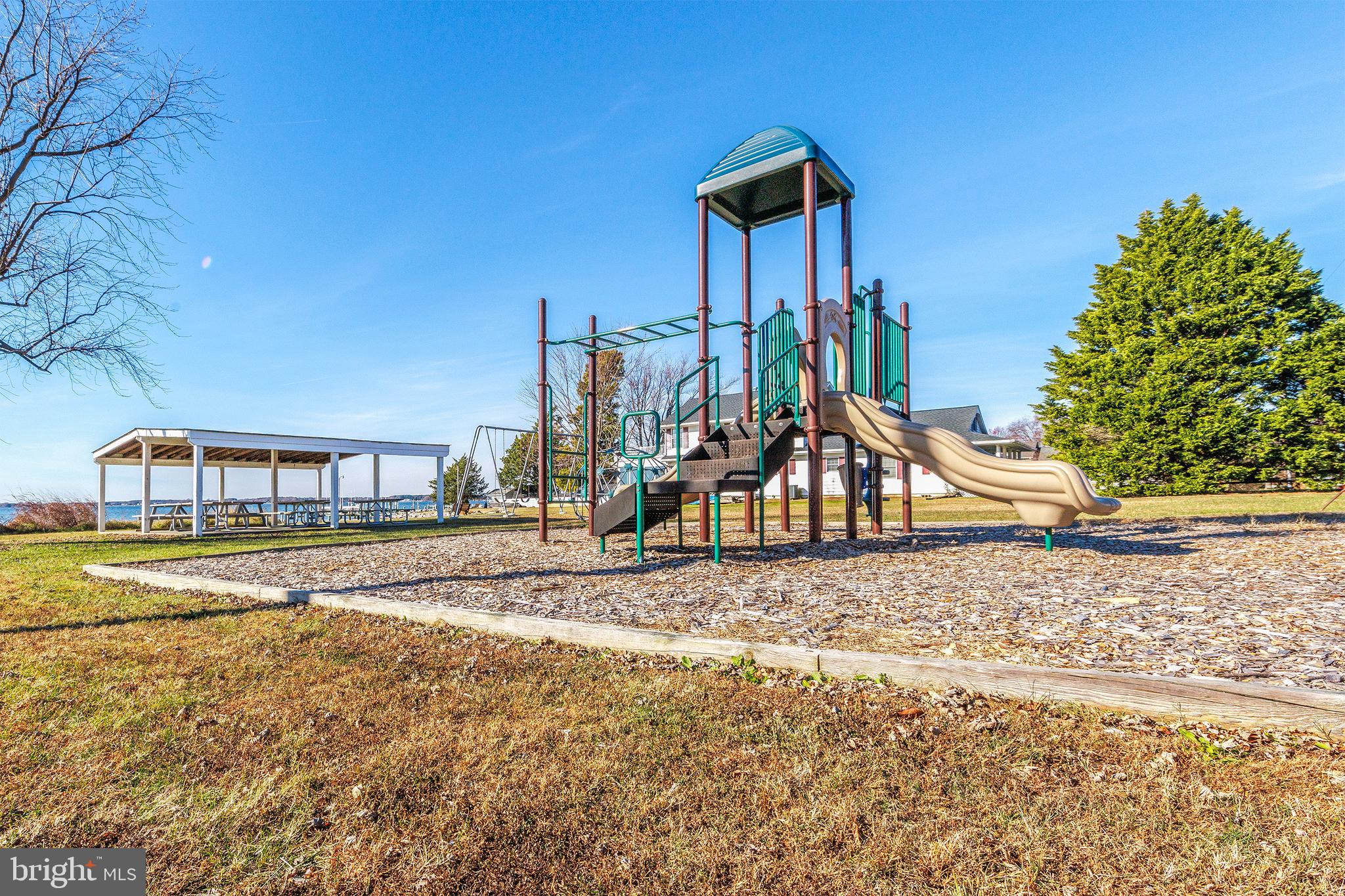 QUEEN ANNE COLONY - Residential