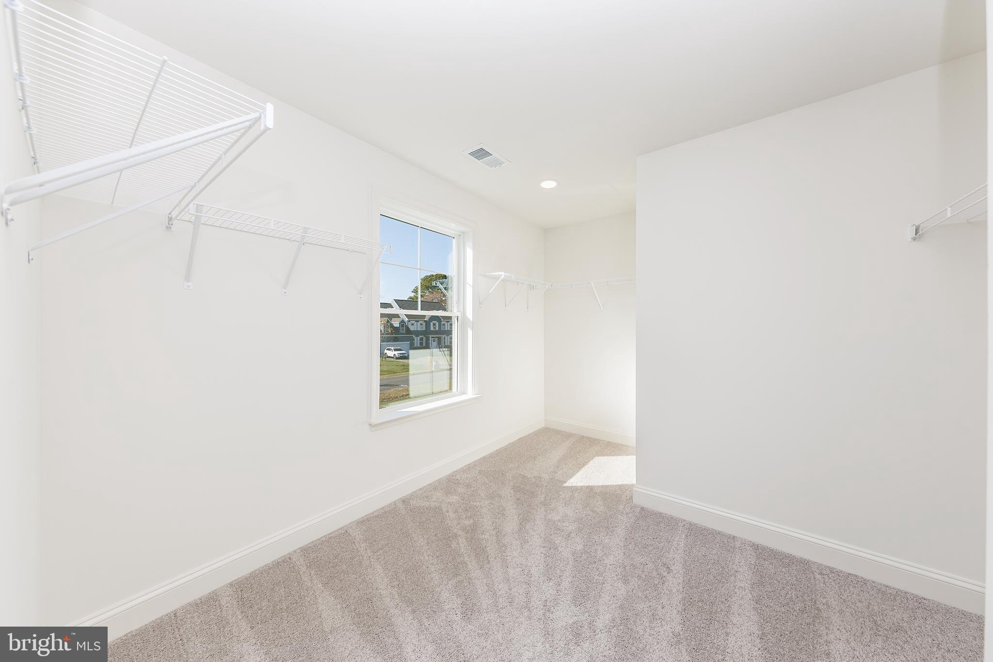 QUEEN ANNE COLONY - Residential