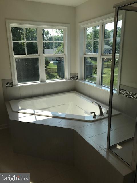 QUEEN ANNE COLONY - Residential