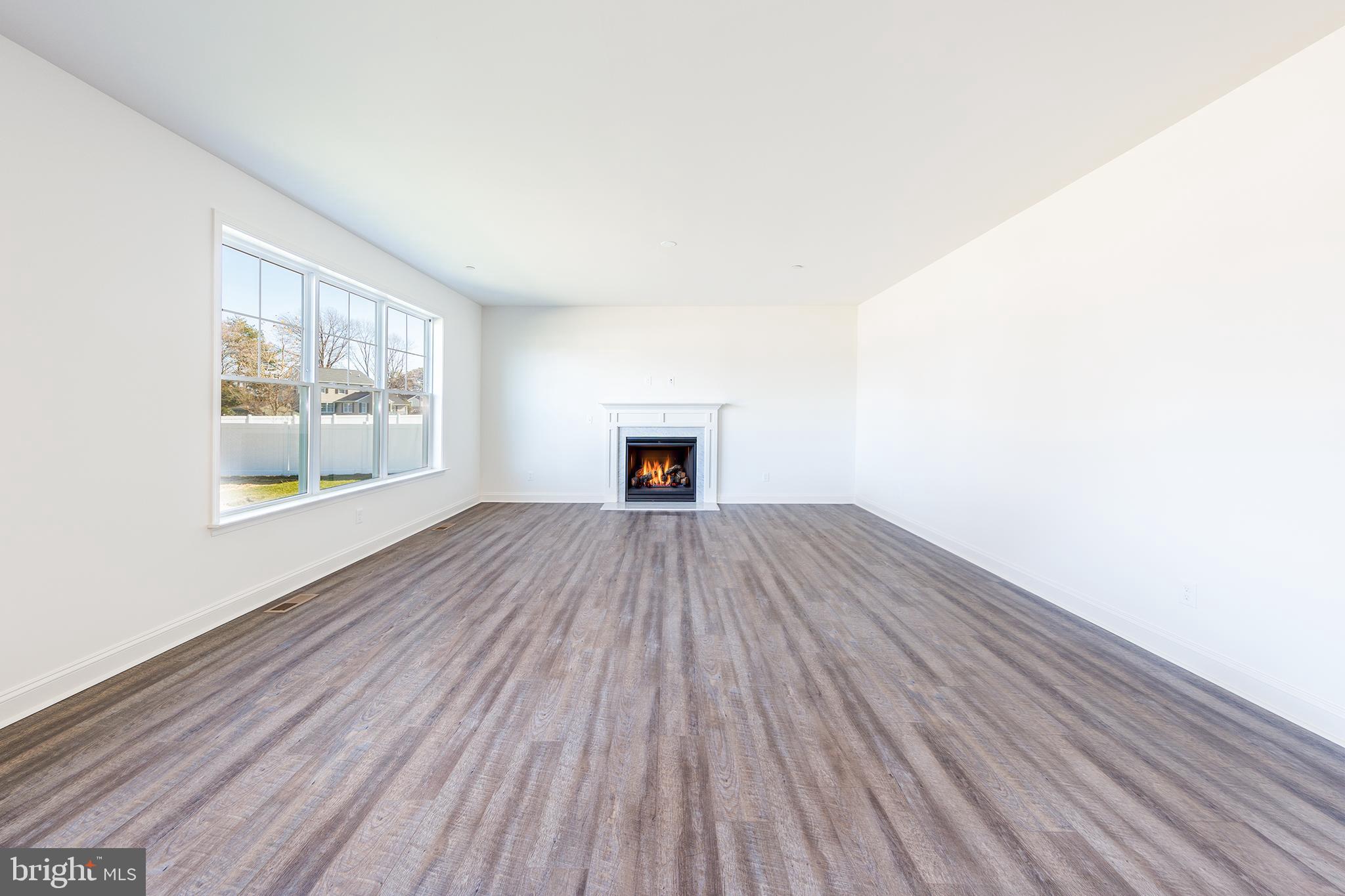 QUEEN ANNE COLONY - Residential