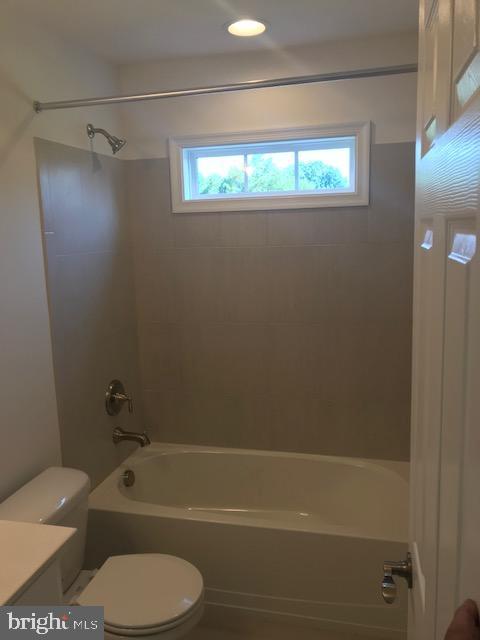 QUEEN ANNE COLONY - Residential