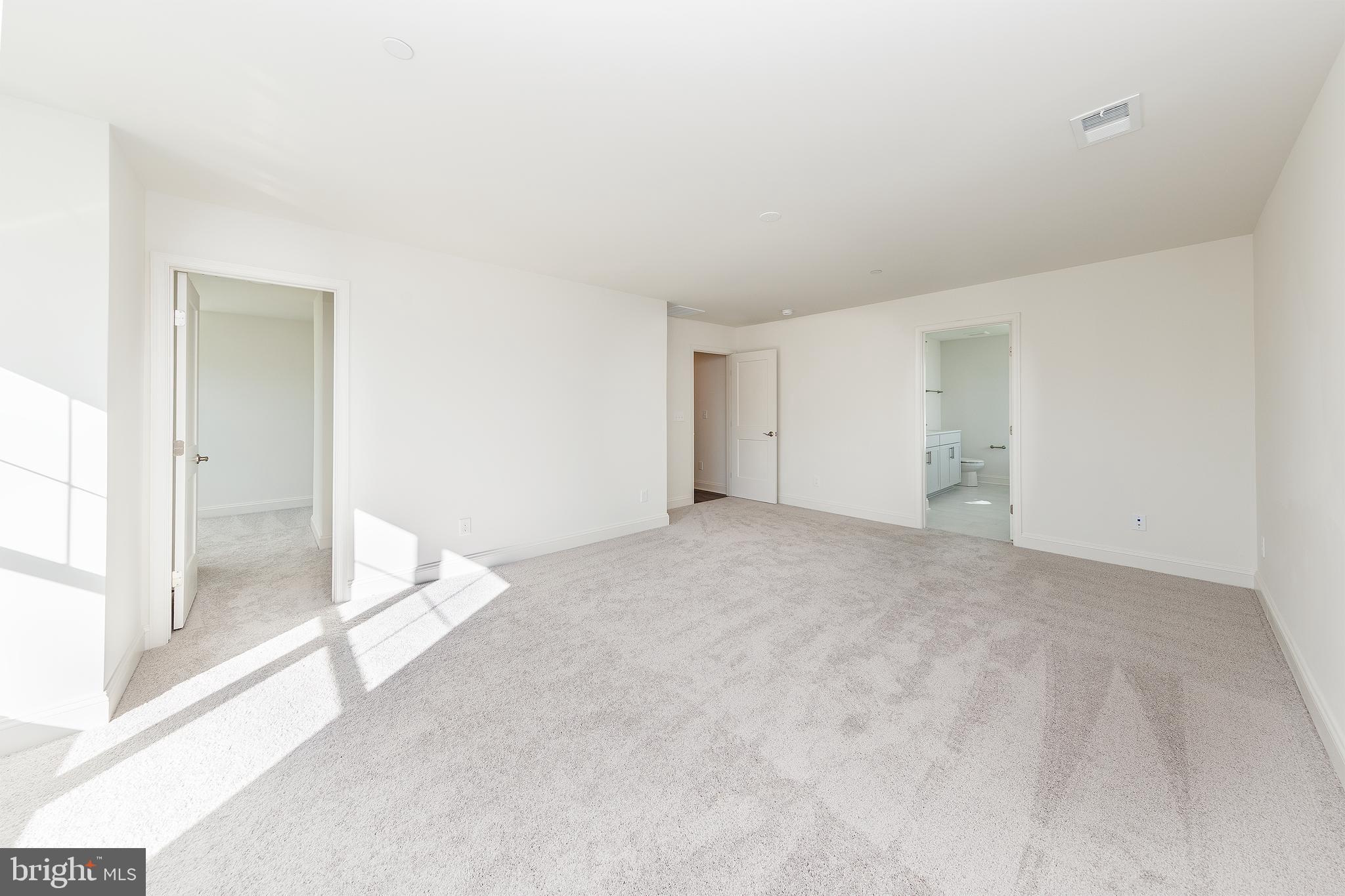 QUEEN ANNE COLONY - Residential