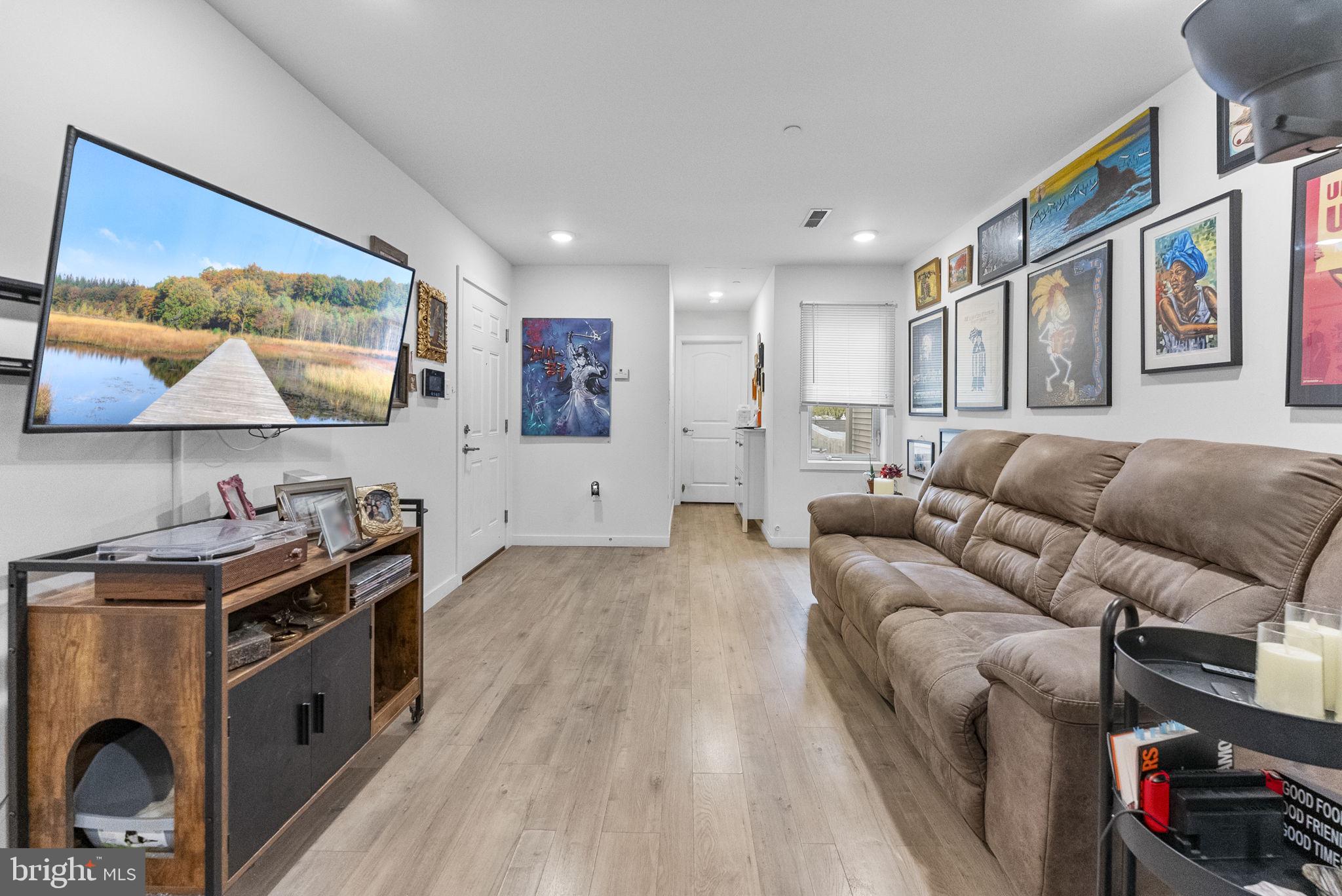 PHILADELPHIA (NORTH) - Commercial Sale