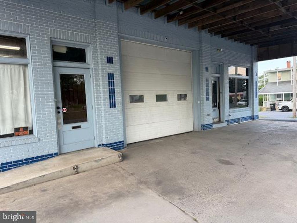 Photo of 127 E Cumberland Street, LEBANON, PA 17046 (MLS # PALN2019972)