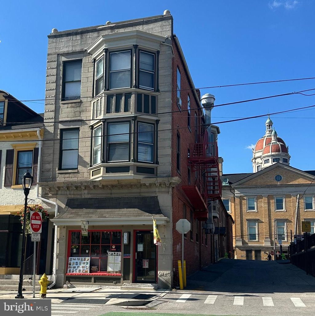 Photo of 29 E King Street, YORK, PA 17401 (MLS # PAYK2091590)