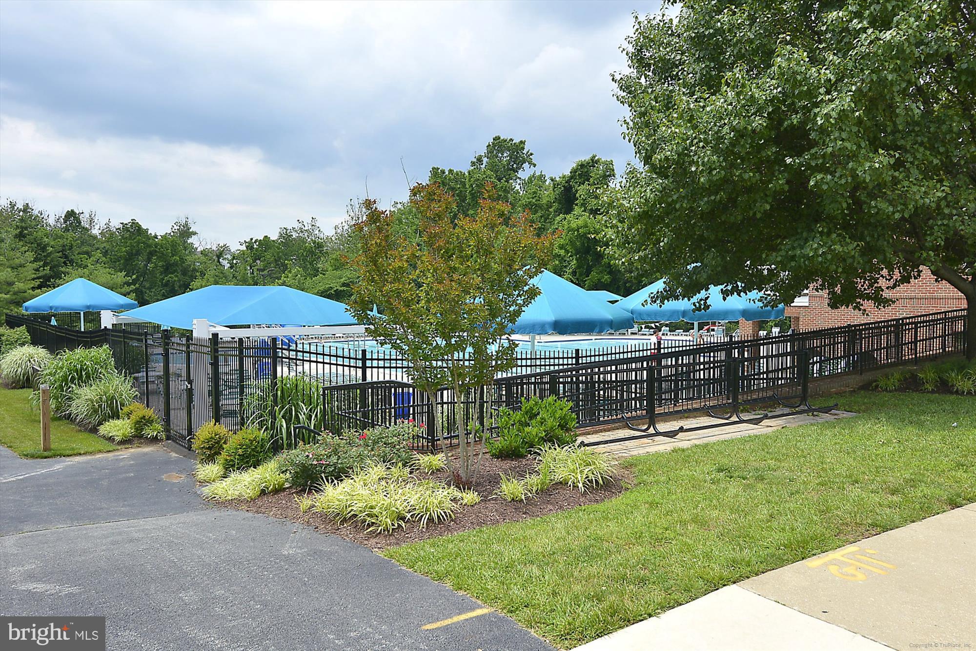 WILLOWS OF POTOMAC - Residential