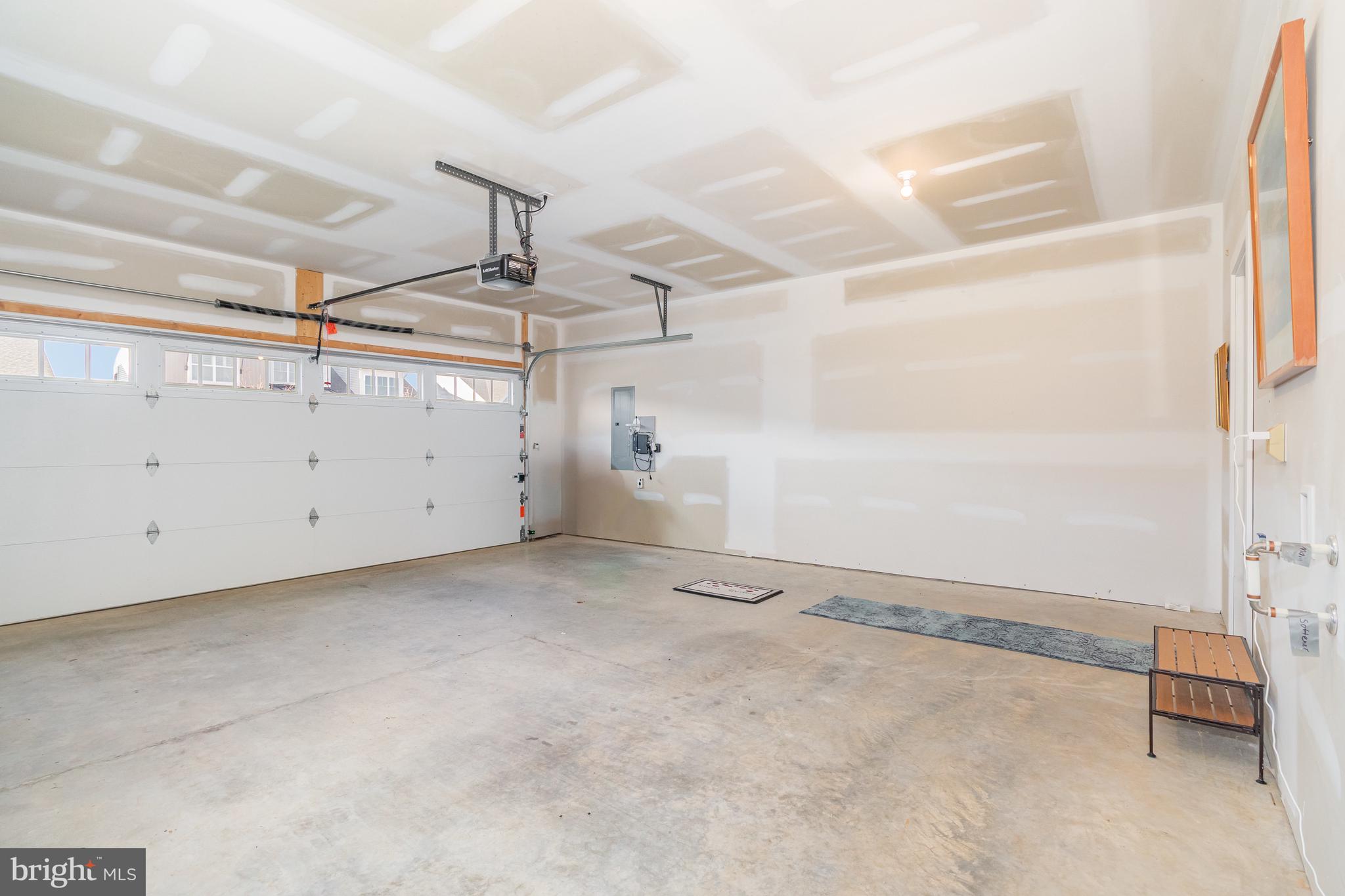 WINDING CREEK - Residential