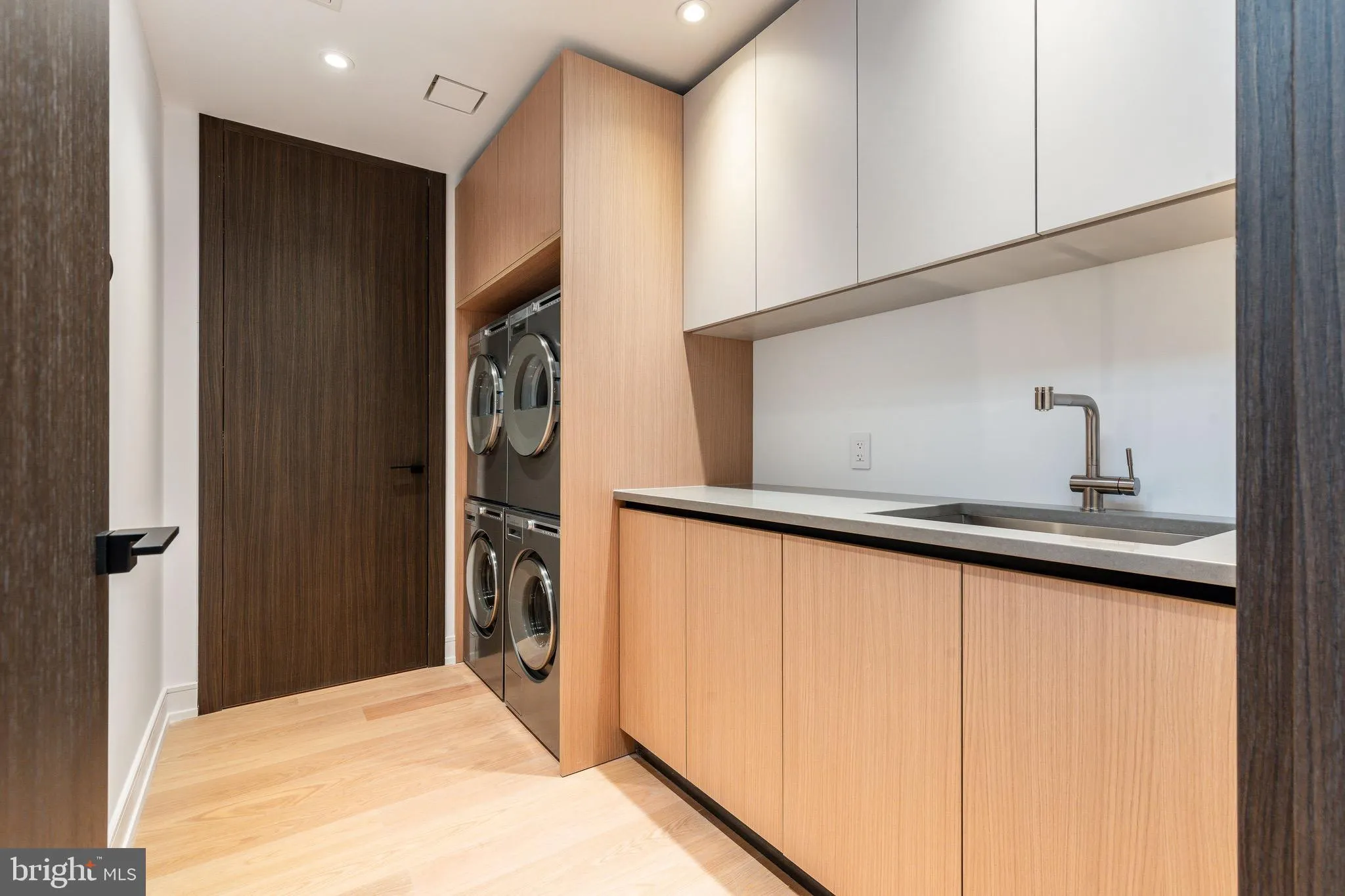 Philadelphia, Pennsylvania 19106, United States, 3 Bedrooms Bedrooms, ,4 BathroomsBathrooms,Residential,Active,121073