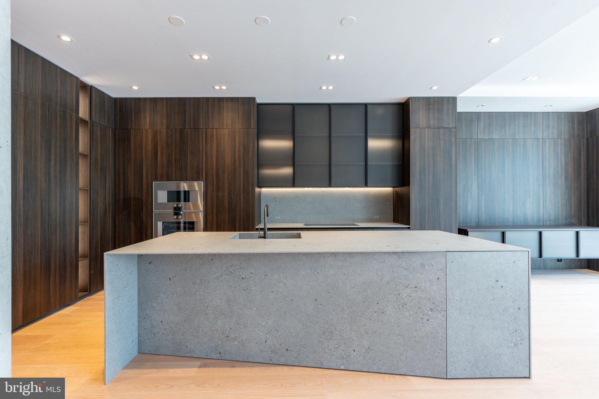 WASHINGTON SQ - Residential