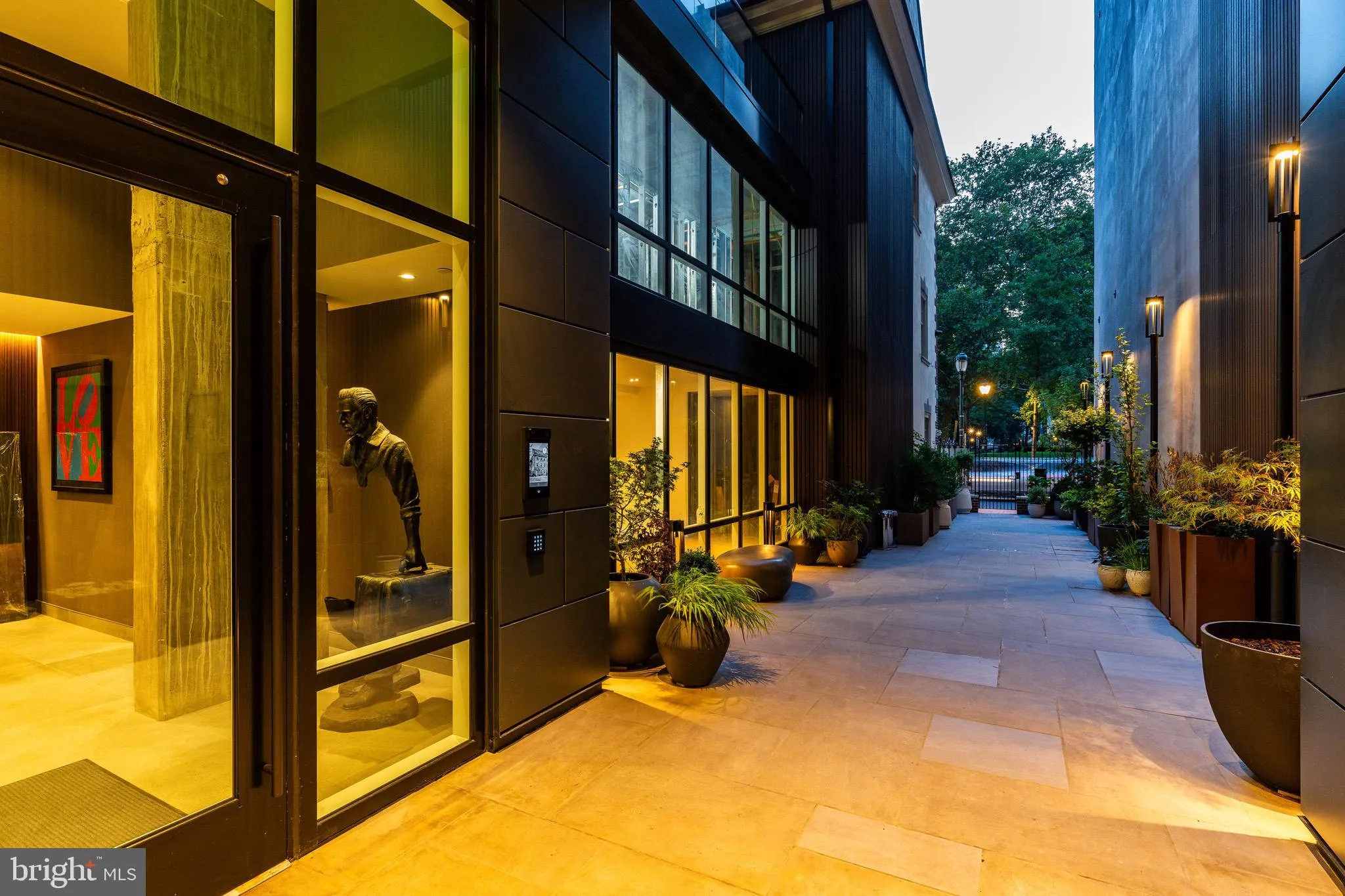 Philadelphia, Pennsylvania 19106, United States, 3 Bedrooms Bedrooms, ,4 BathroomsBathrooms,Residential,Active,121073