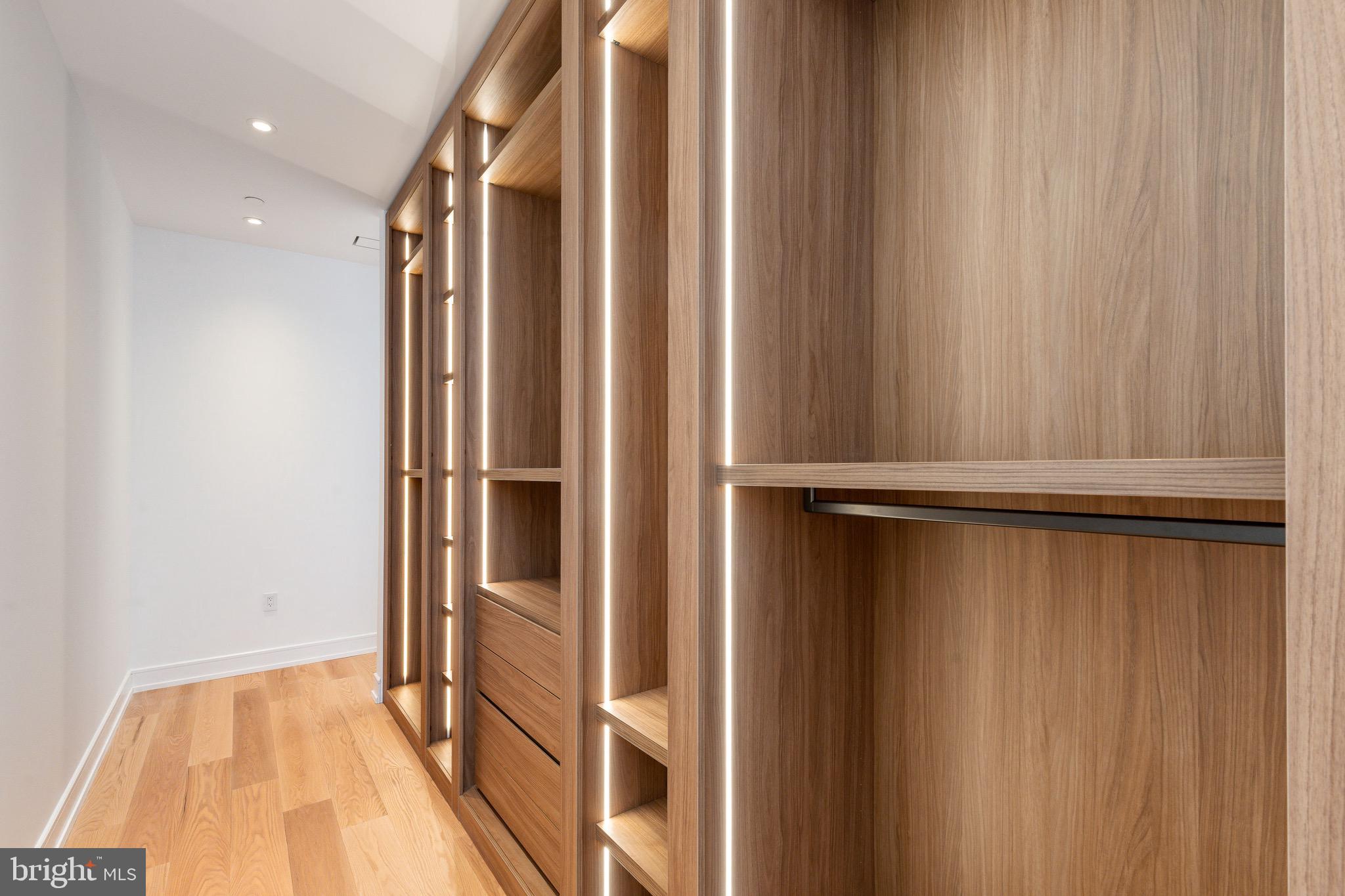 WASHINGTON SQ - Residential