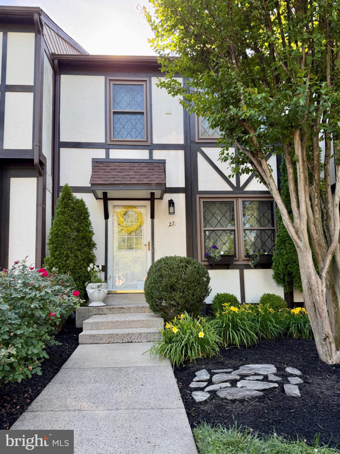27 LYNDHURST COURT