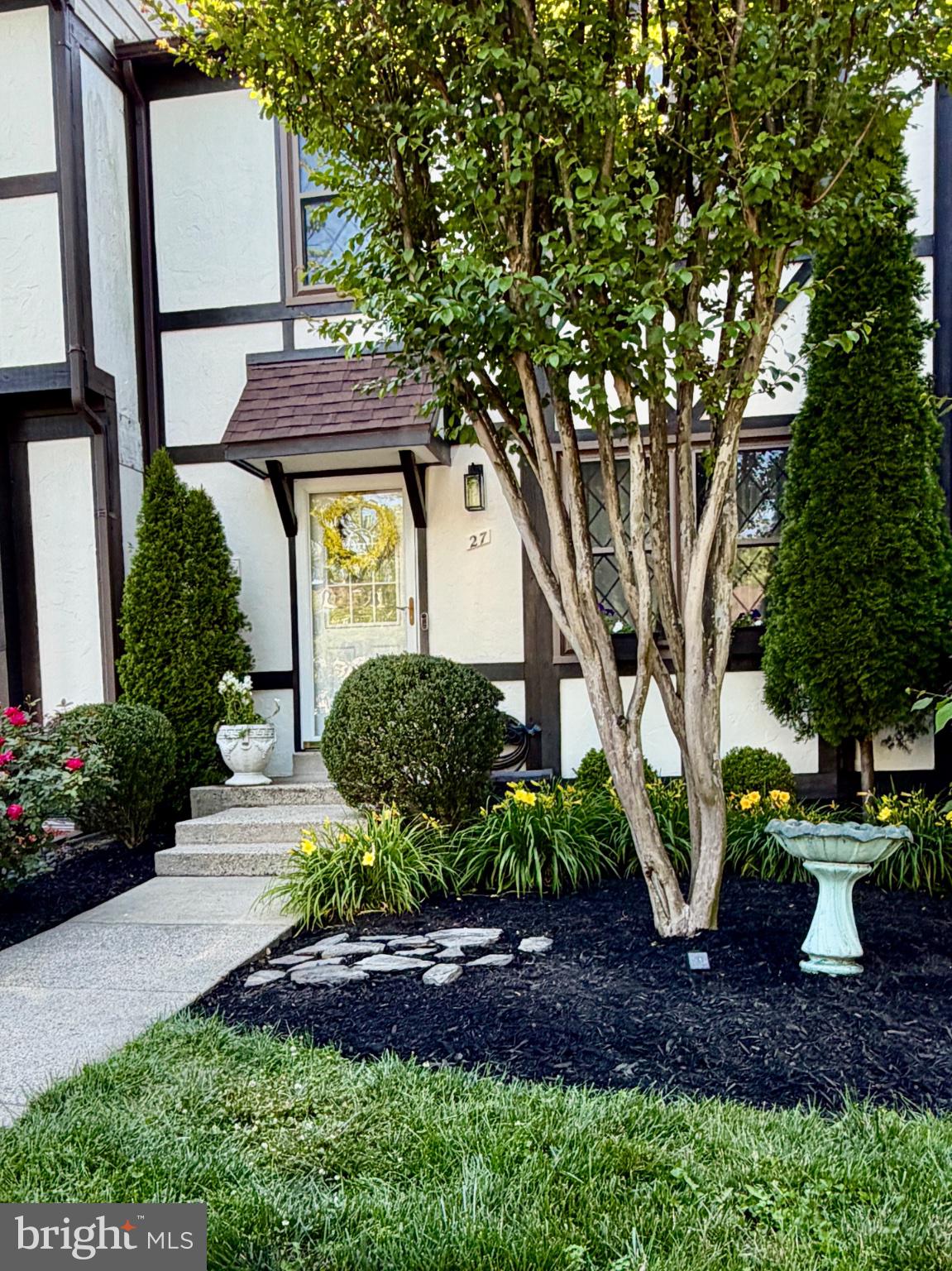27 LYNDHURST COURT