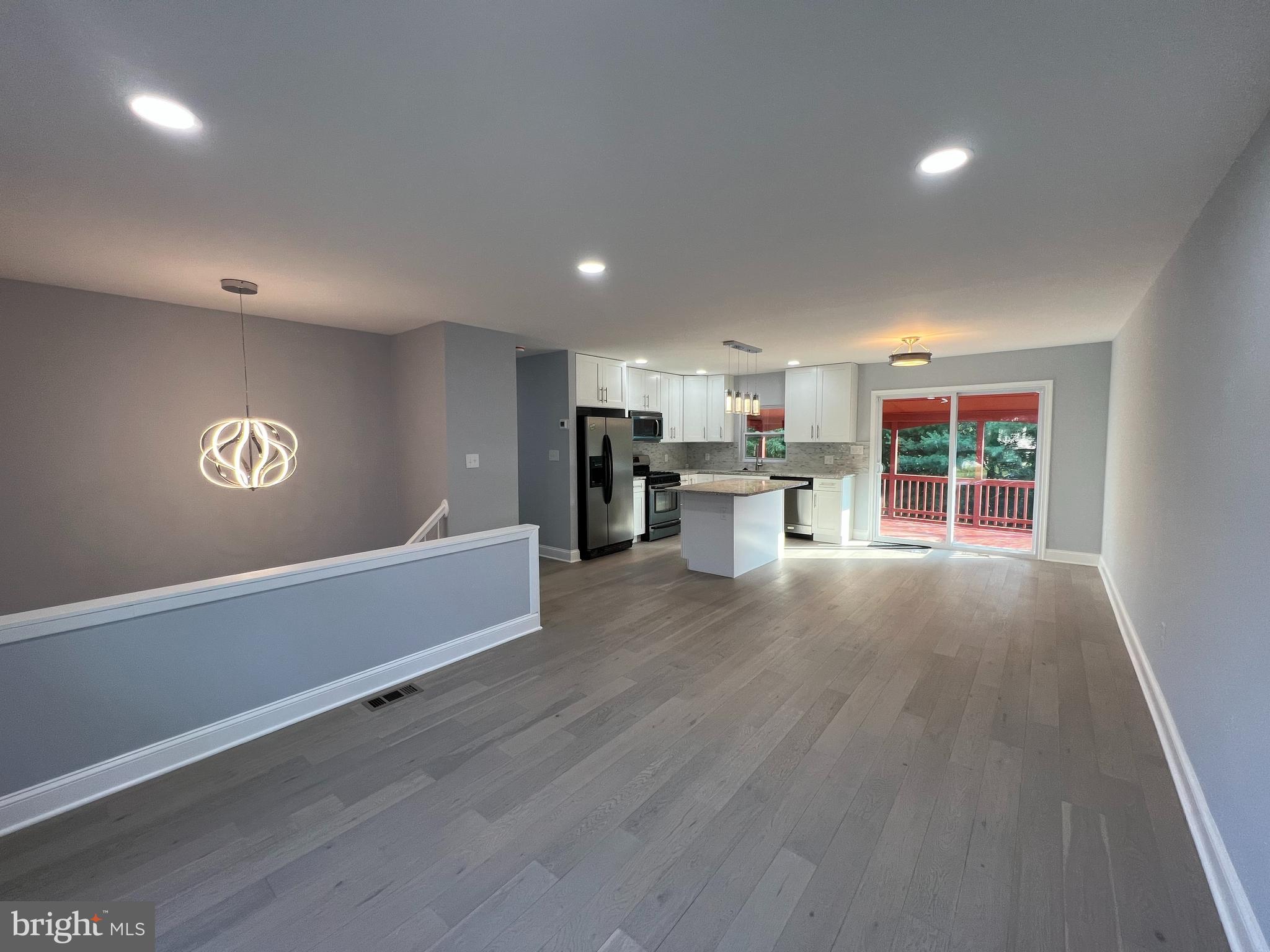 SUBURBIA - Residential