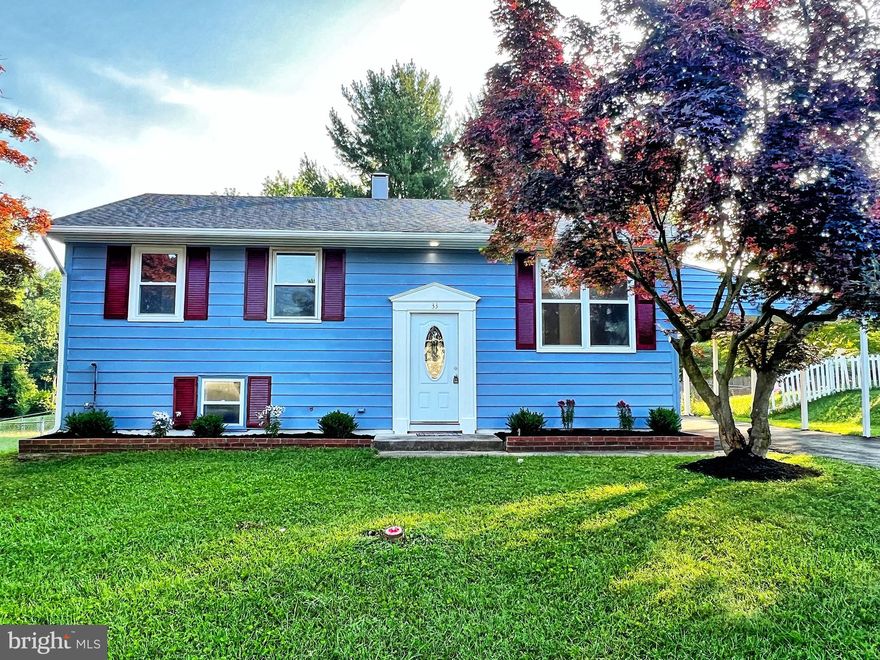 Beautifully renovated from-top-to bottom 5 brm 2 baths split. Featuring open and bright floorplan, new gourmet kitchen w/ SS appliances, new floors throughout, fully finished basement with a club room, full bath and two bedrooms. Nice covered deck overlooking a large yard. MUST SEE!