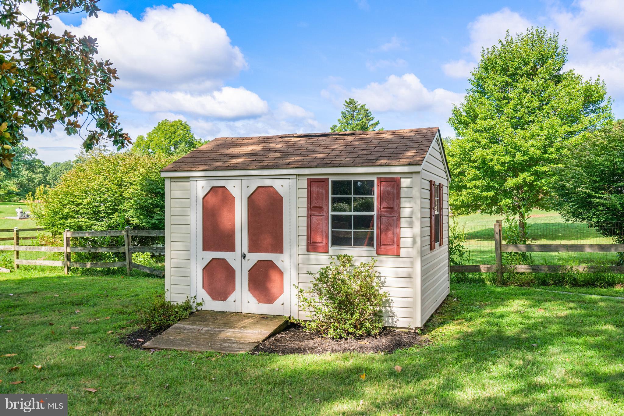 LAWNVALE ESTATES - Residential