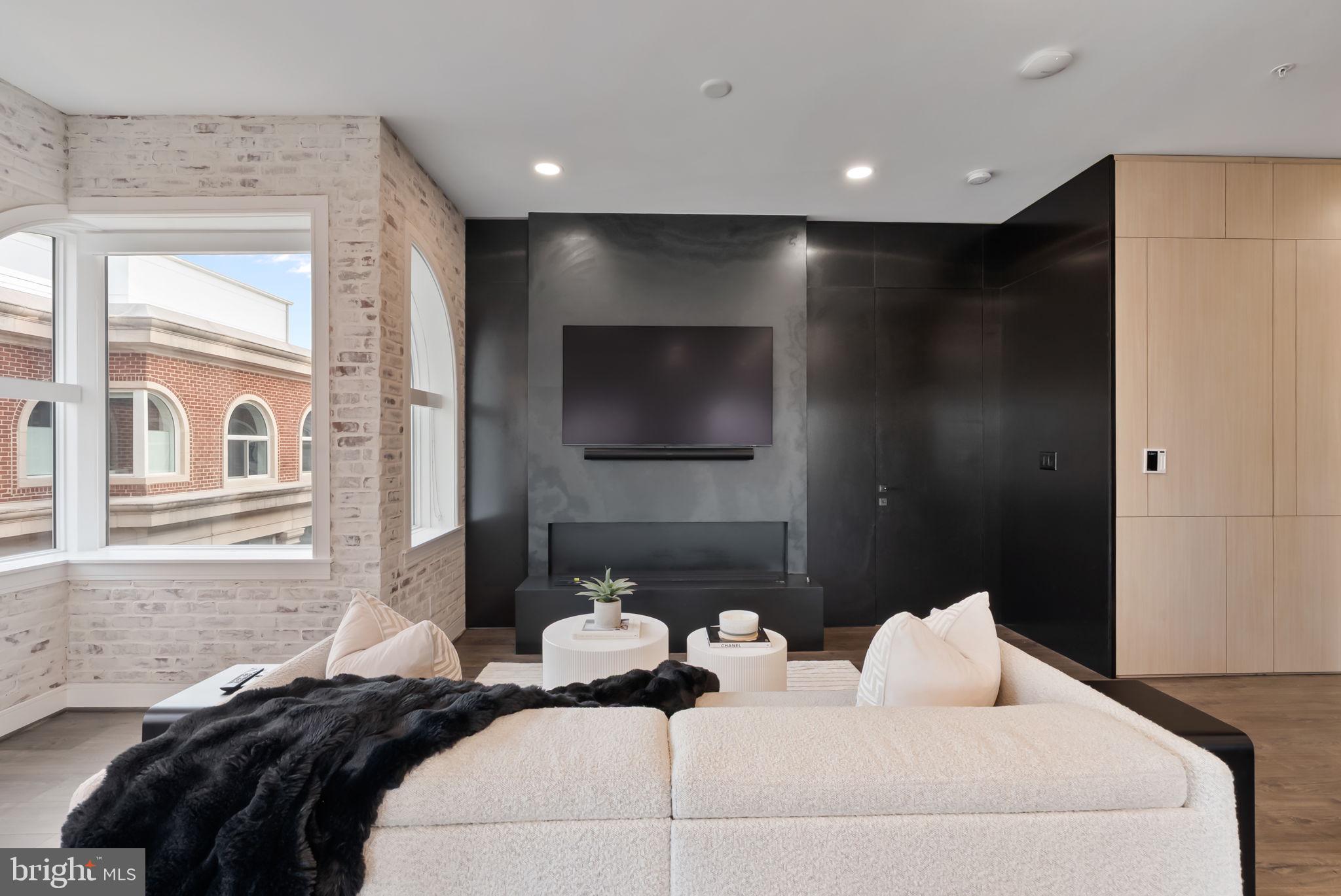 625 SLATERS LANE 402