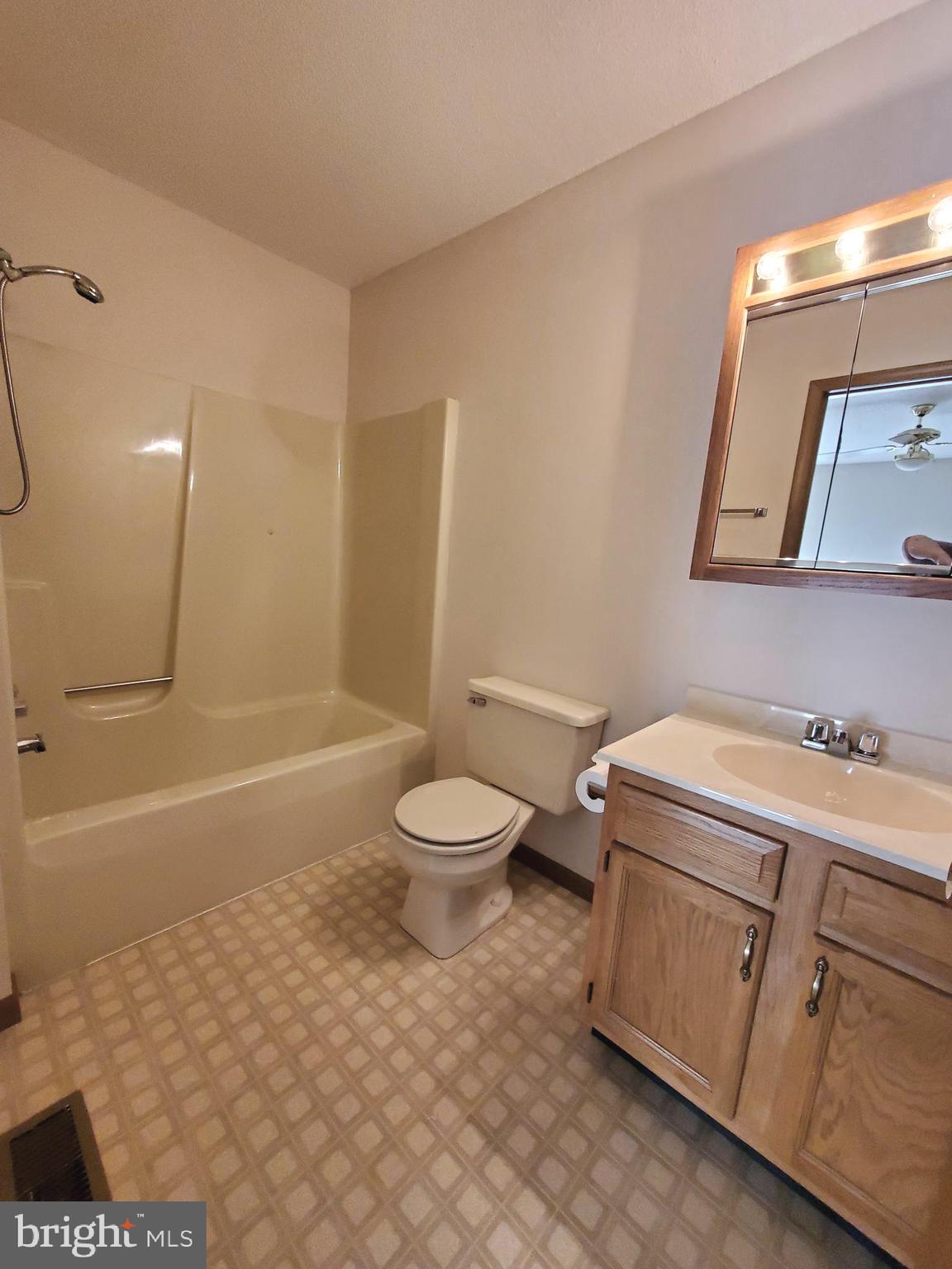 THE WOODS - Residential Lease