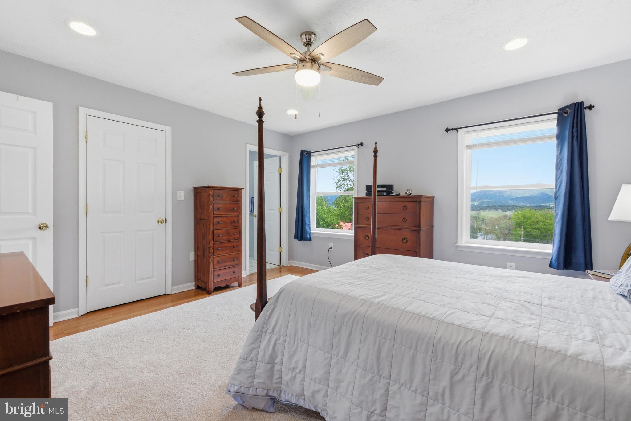 FOREST HILLS - Residential