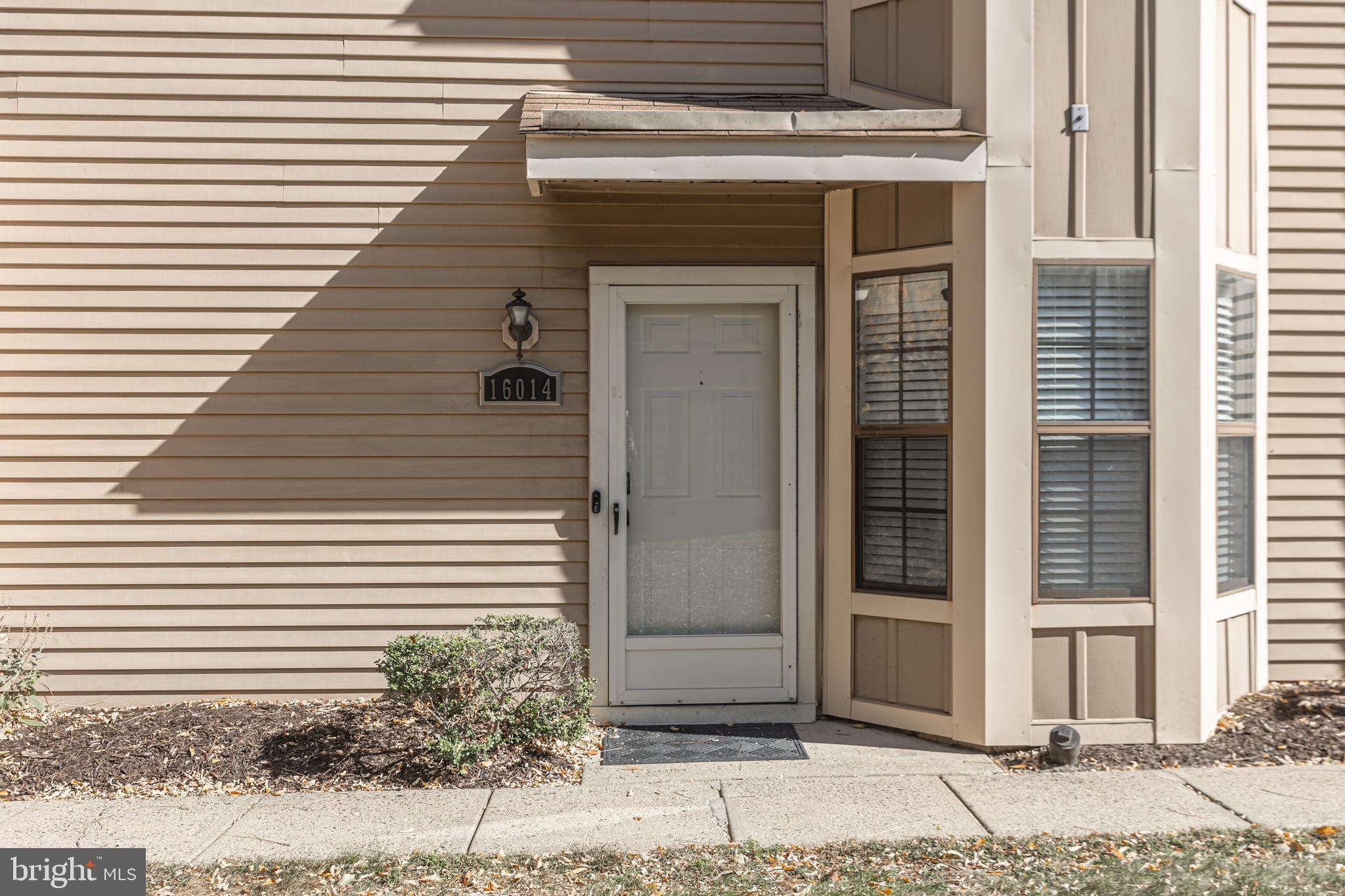 Welcome home to this beautiful two bedroom first floor condo located in the desirable community of TAPESTRY. This unit has been recentetly updated. The bright kittchen features granite counter tops.
This condo backs up to the trees. Sit on the back porch and enjoy the view. Residents have access to a community pool, playground, basketball courts and access to a clubhouse. Locared in the award winning Council Rock School System. Close to all the shopping and restarants in Newtown .