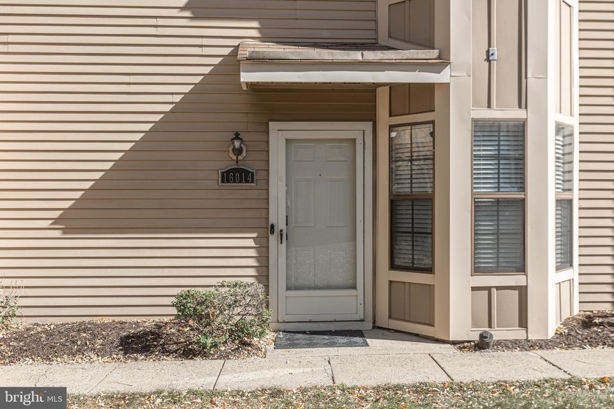 Welcome home to this beautiful two bedroom  first floor condo located in the desirable community of  TAPESTRY. This unit has been recentetly updated. The bright kittchen features granite counter tops.
This condo backs up to the trees. Sit on the back porch and enjoy the view. Residents have access to a community pool, playground, basketball courts and access to a clubhouse. Locared in the award winning Council Rock School System. Close to all the shopping and restarants in Newtown .