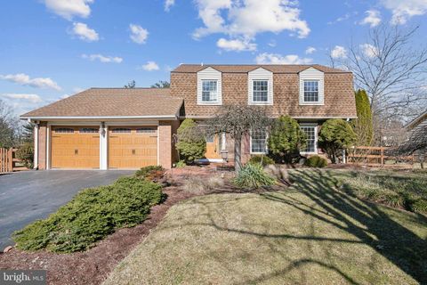 Photo of 1735 Glastonberry Road, POTOMAC, MD 20854 (MLS # MDMC2165092)