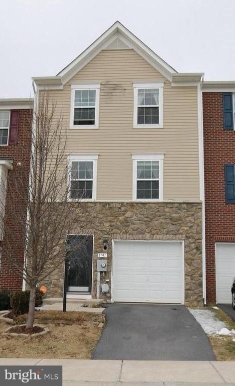 LAKELAND PLACE - Residential Lease