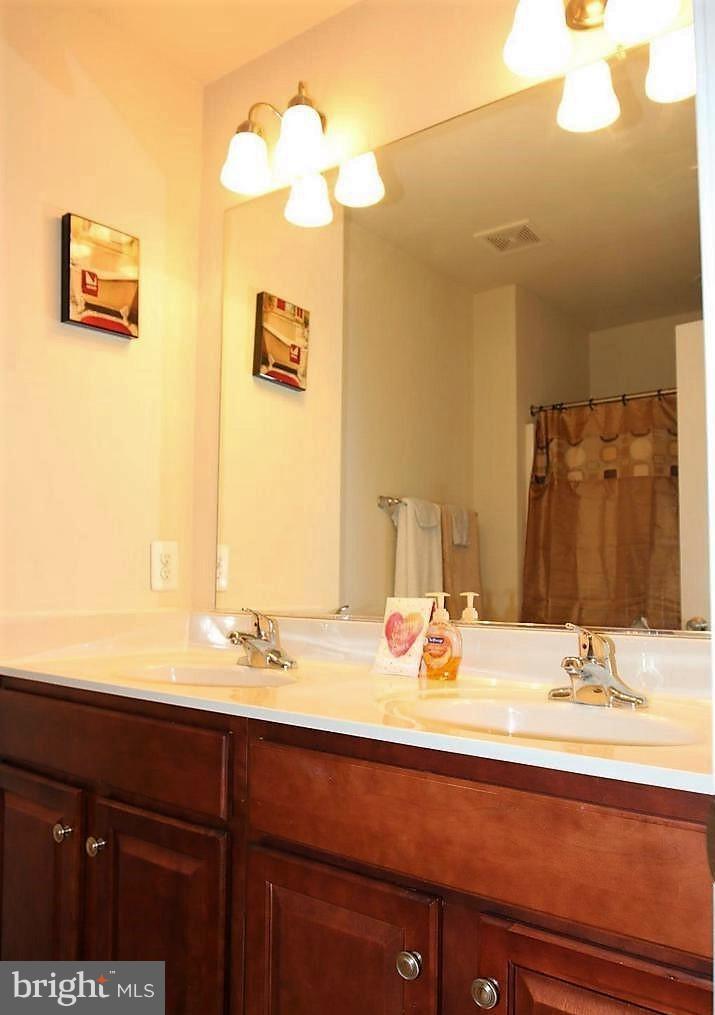 LAKELAND PLACE - Residential Lease