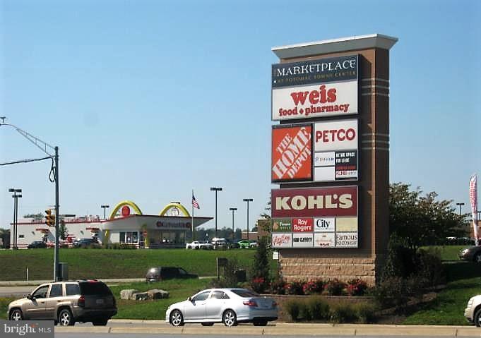 LAKELAND PLACE - Residential Lease