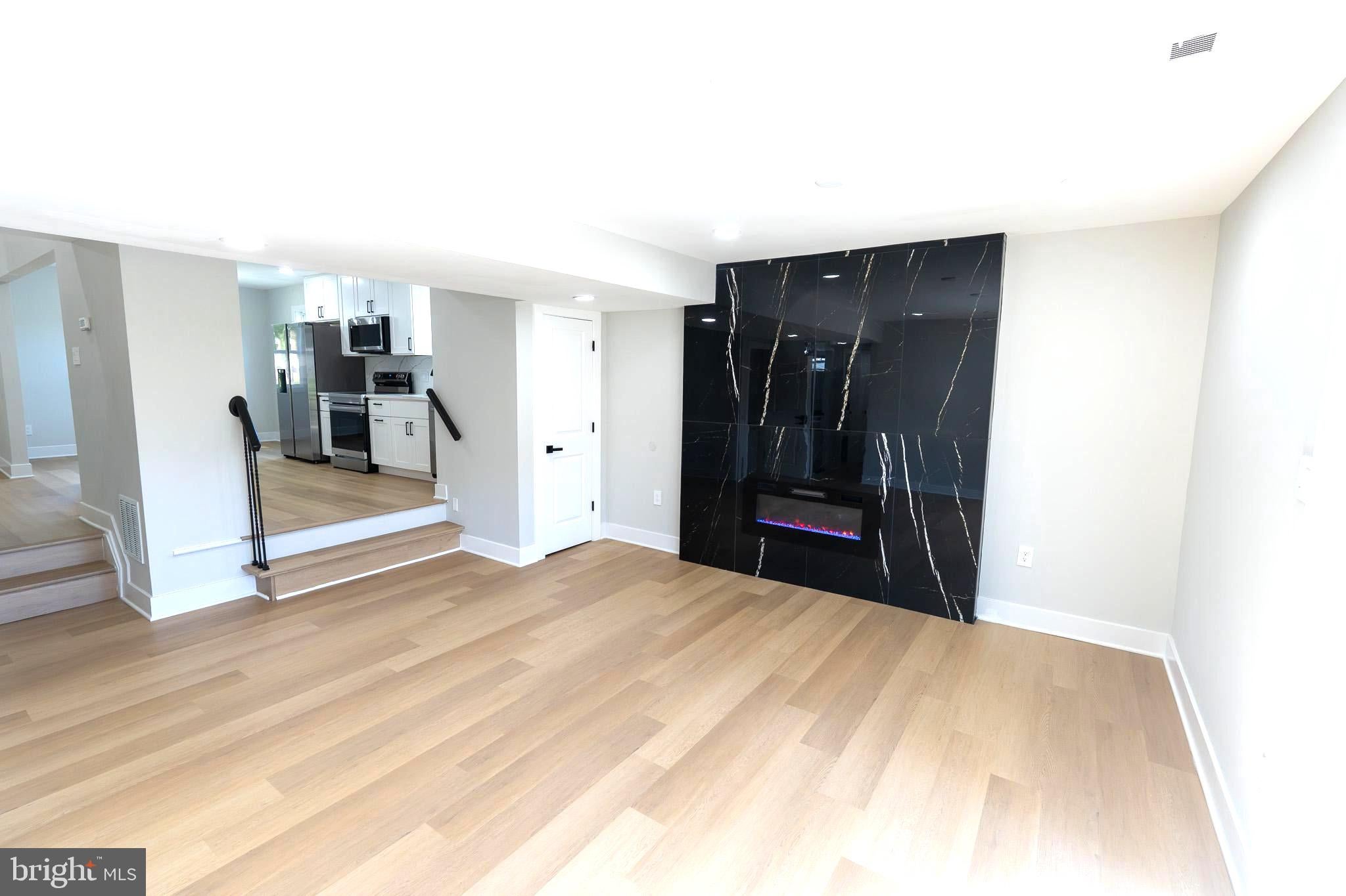 793 MARTIN COURT W