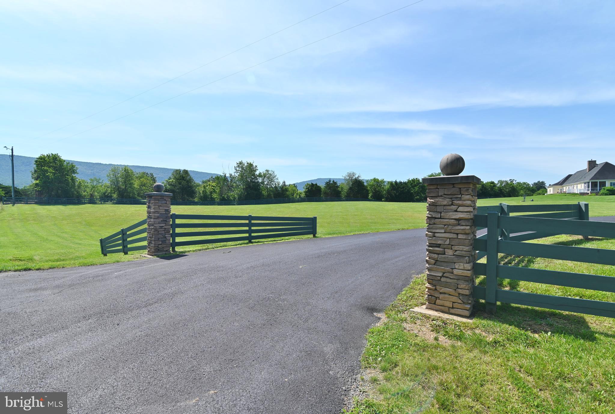 612 CARDINAL ROAD
