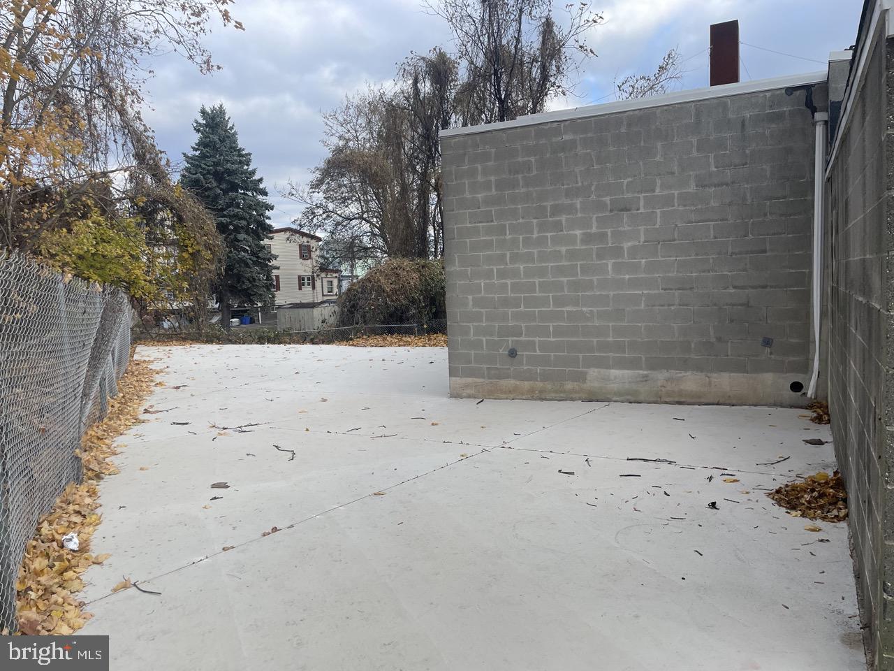 PHILADELPHIA (SOUTH) - Commercial Lease