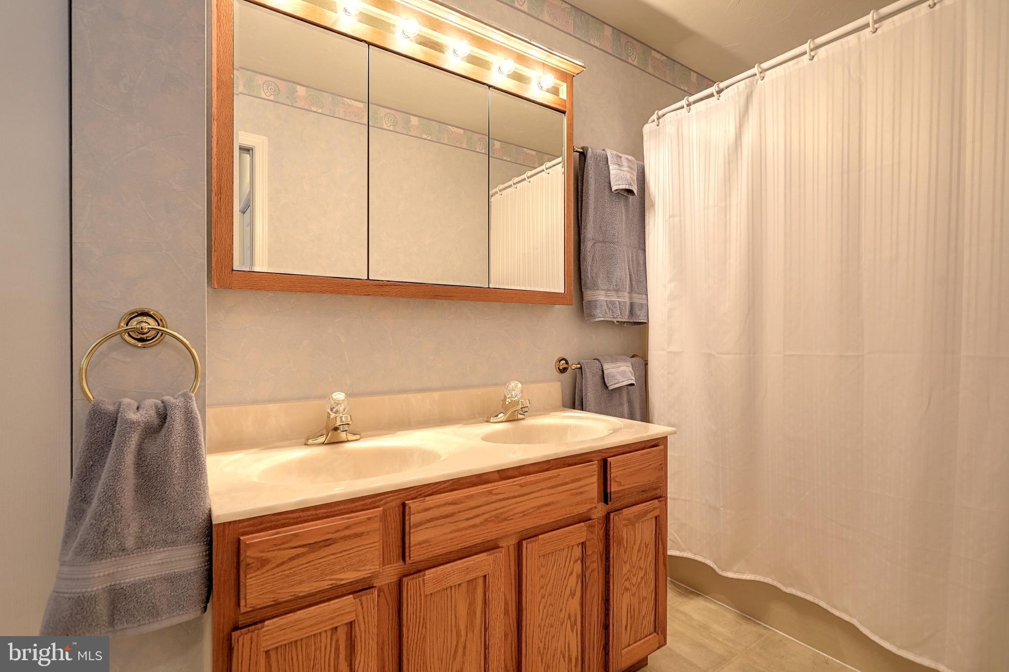 HIGHLAND MANOR - Residential