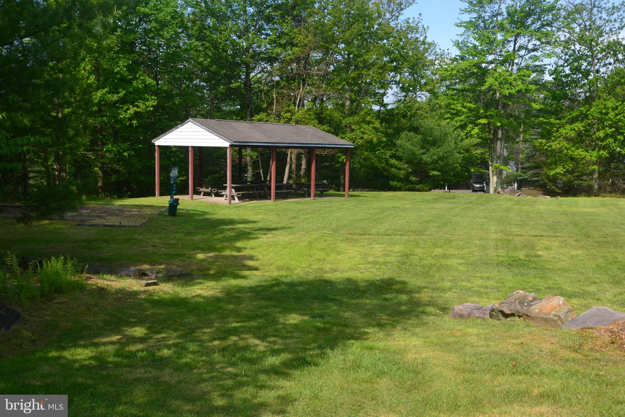 LAURELWOODS - Residential