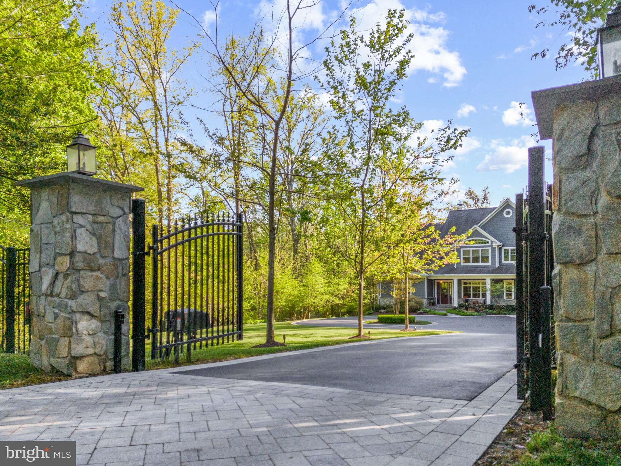 WALLACE MANOR - Residential